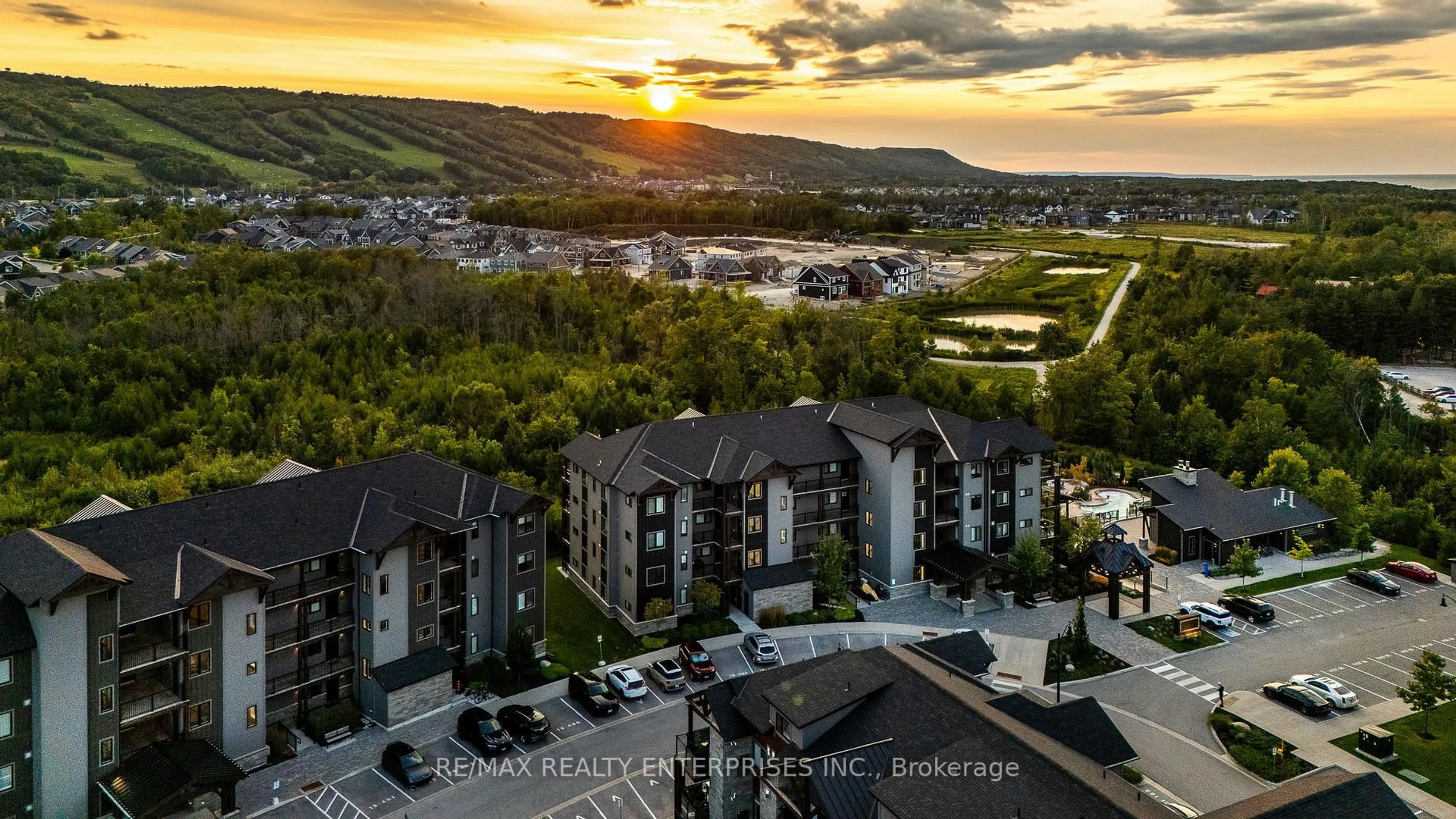 A pic from outside/outdoor area/front of a property/back of a property/a pic from drone, mountain view for 16 Beckwith Lane #404, Blue Mountains Ontario L9Y 0H2