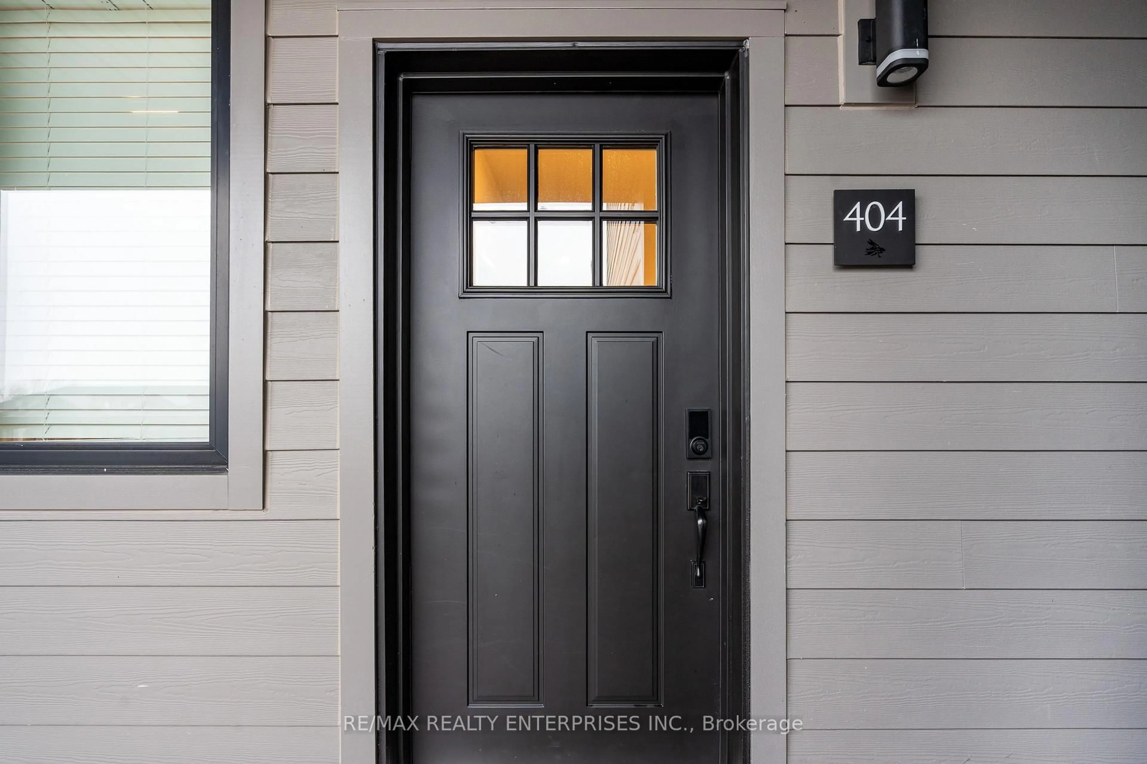 Indoor entryway for 16 Beckwith Lane #404, Blue Mountains Ontario L9Y 0H2
