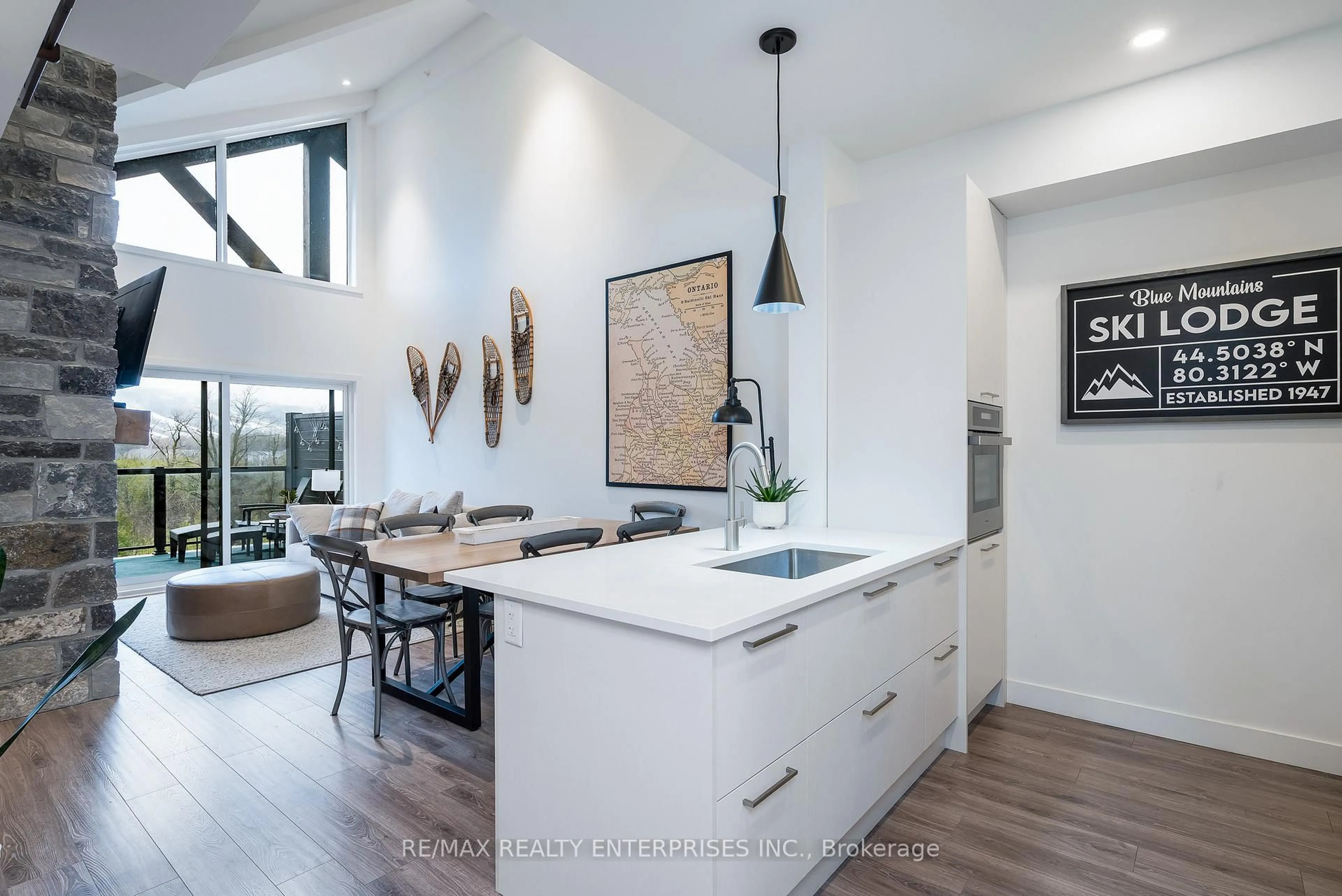Contemporary kitchen, unknown for 16 Beckwith Lane #404, Blue Mountains Ontario L9Y 0H2