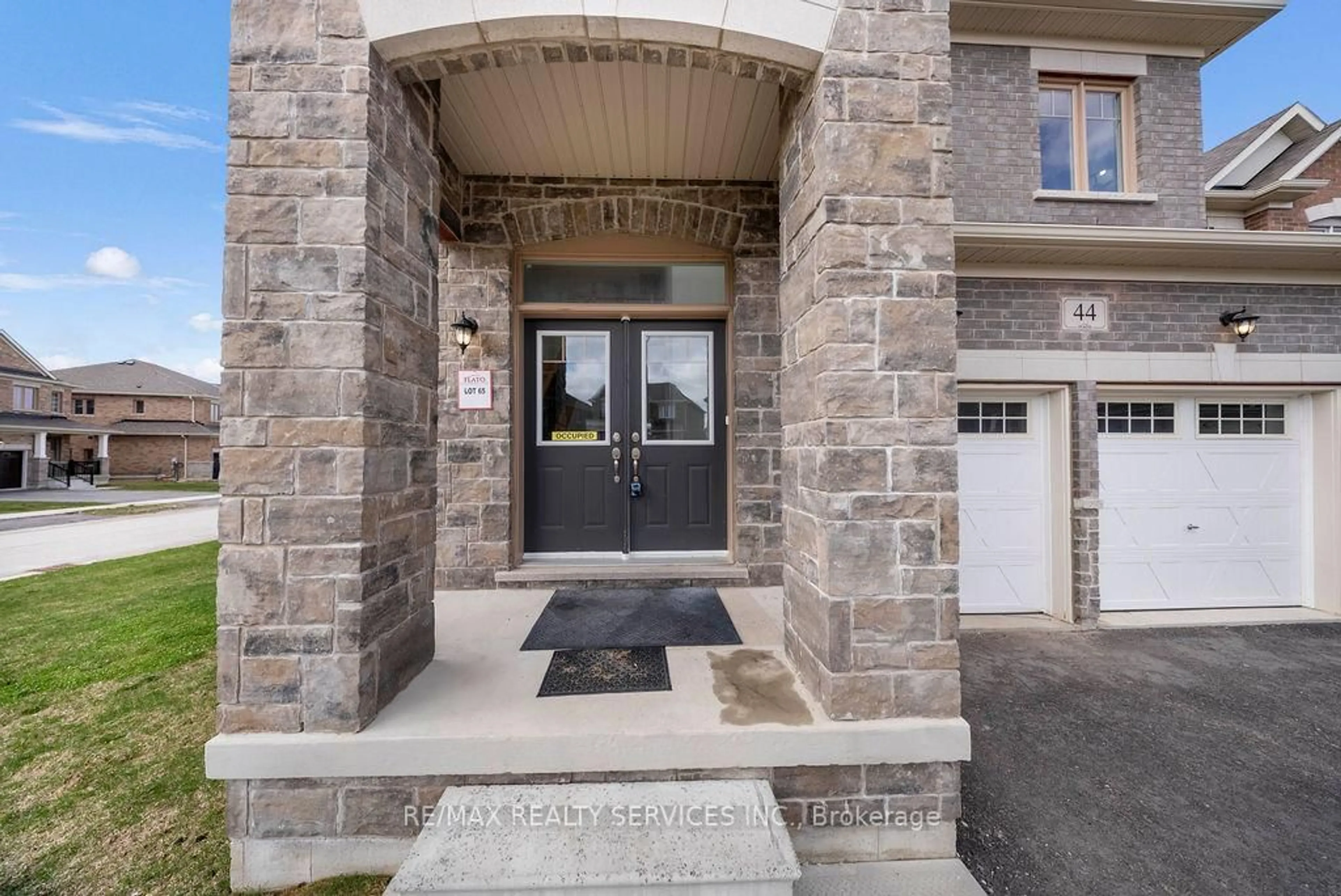 Indoor entryway for 44 Corbett St, Southgate Ontario N0C 1B0