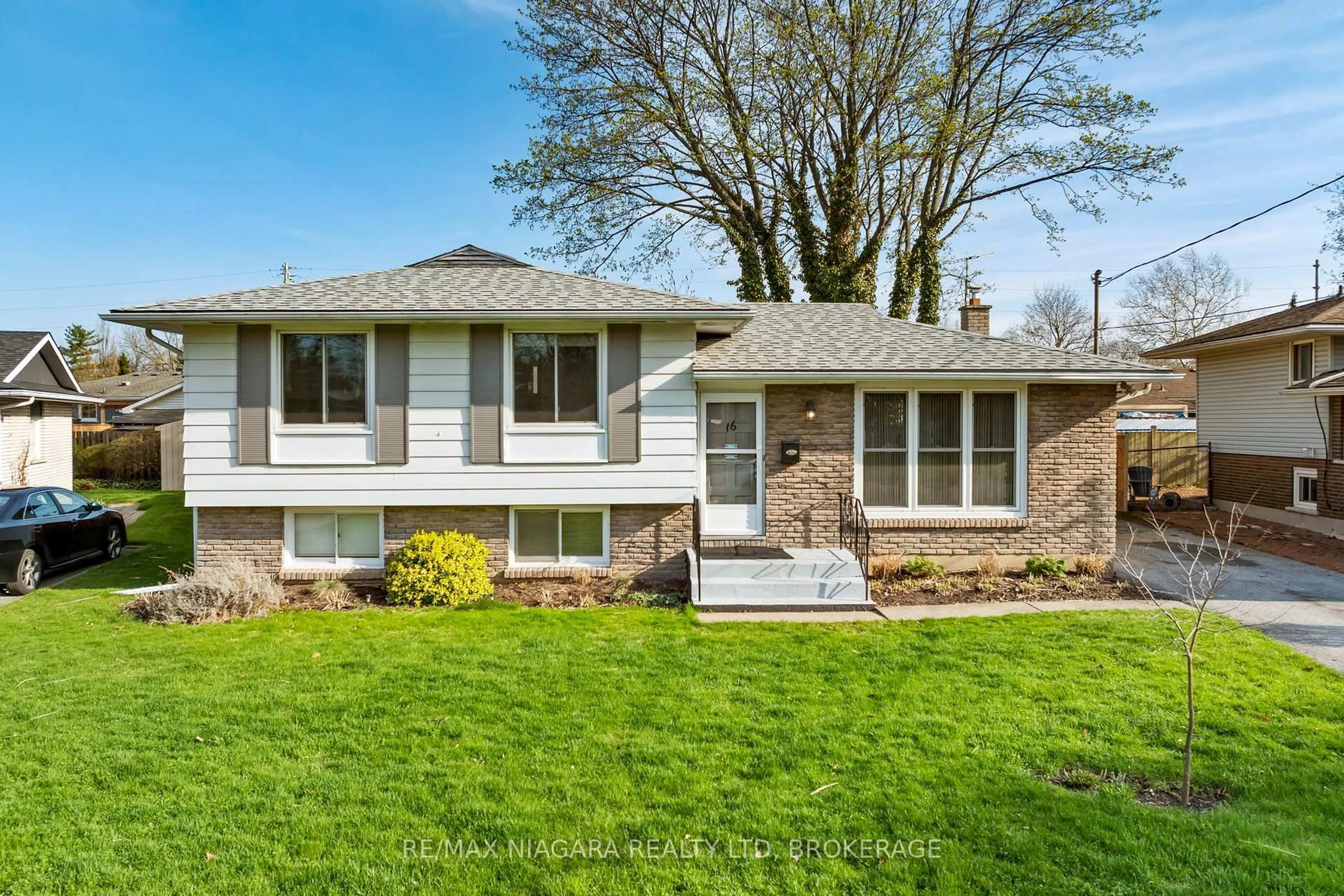 Home with brick exterior material, street for 16 Croydon Dr, St. Catharines Ontario L2M 1J2
