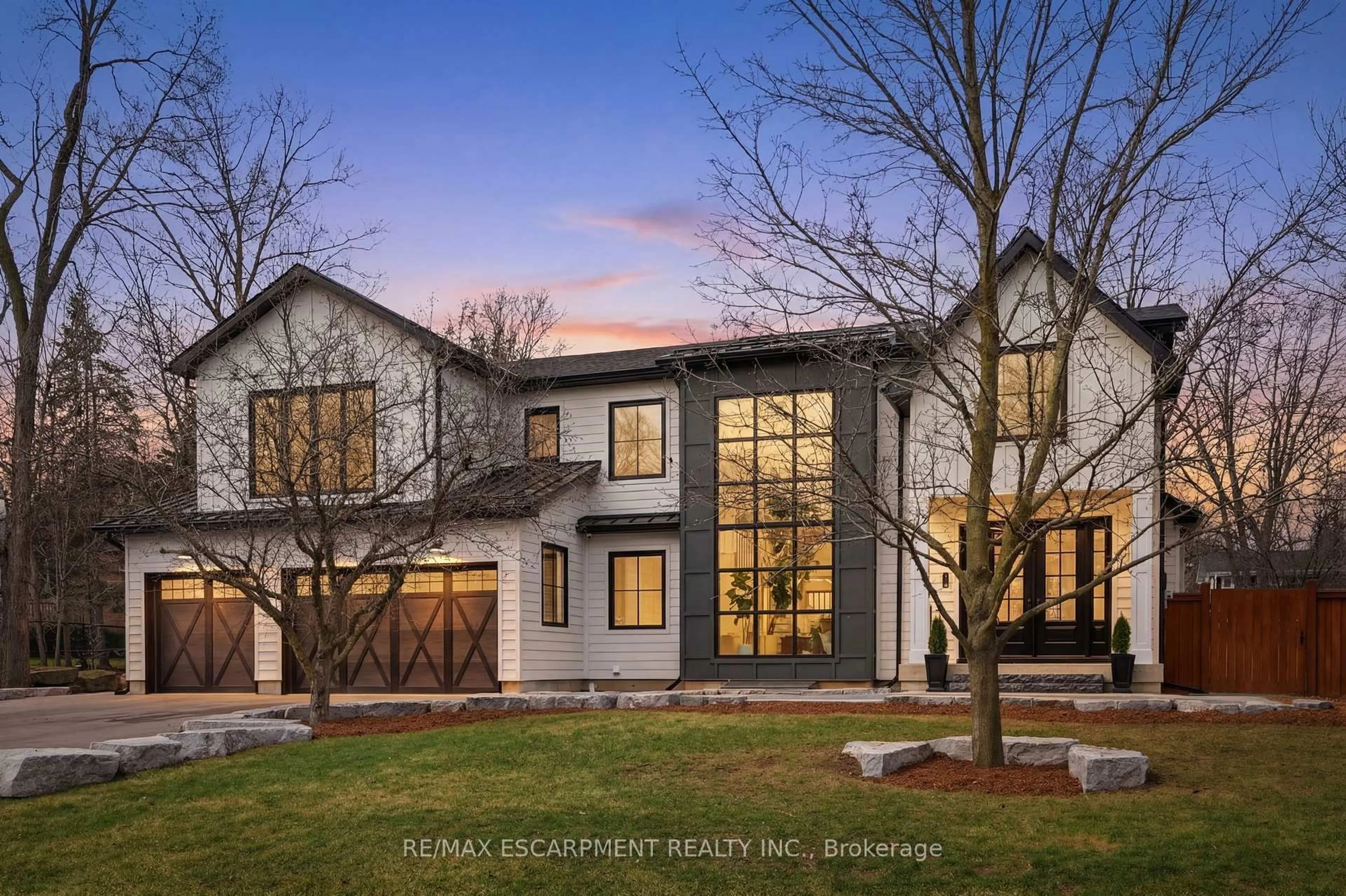 Home with brick exterior material, unknown for 136 ROCKCLIFFE Rd, Hamilton Ontario L9H 7H3