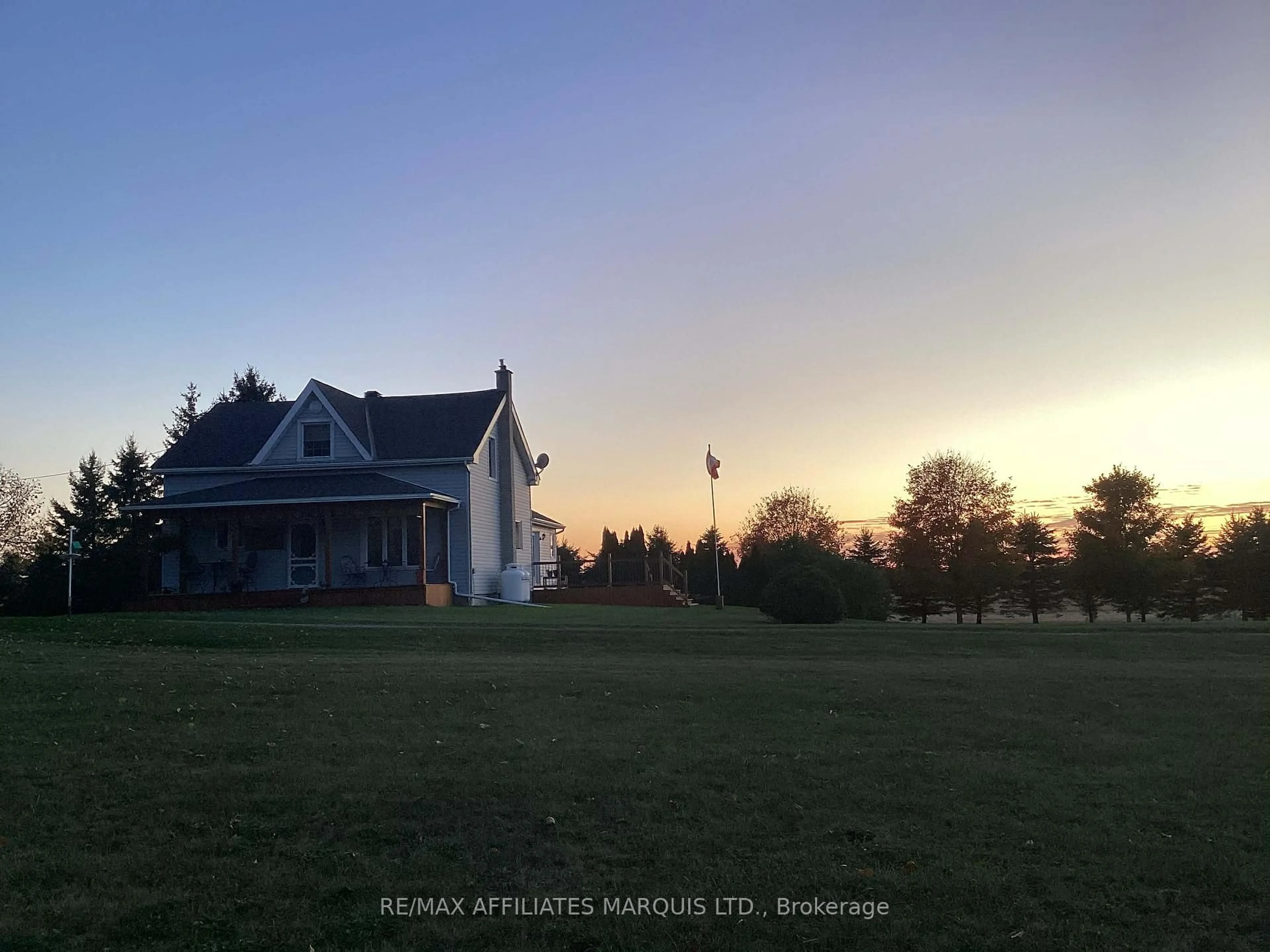 A pic from outside/outdoor area/front of a property/back of a property/a pic from drone, unknown for 18604 McGillivray Rd, South Glengarry Ontario K0C 1S0