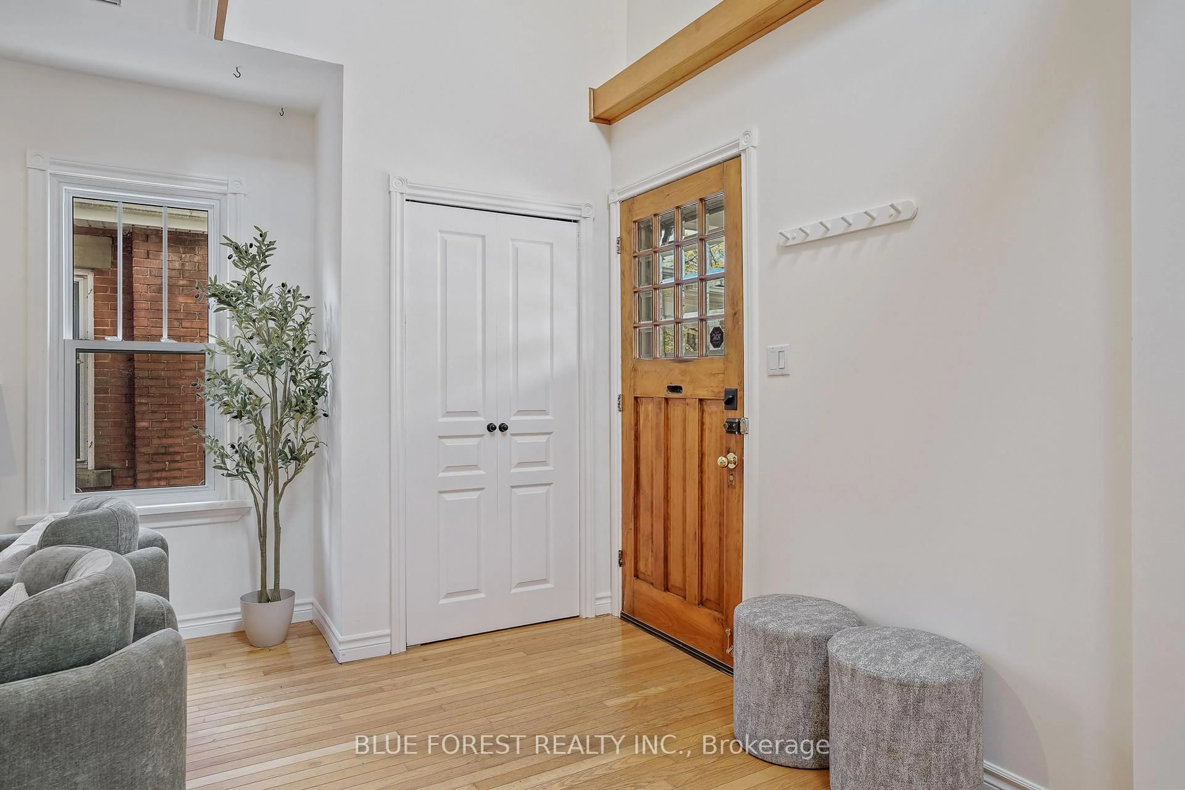 Indoor entryway for 343 Emery St, London South Ontario N6C 2E4