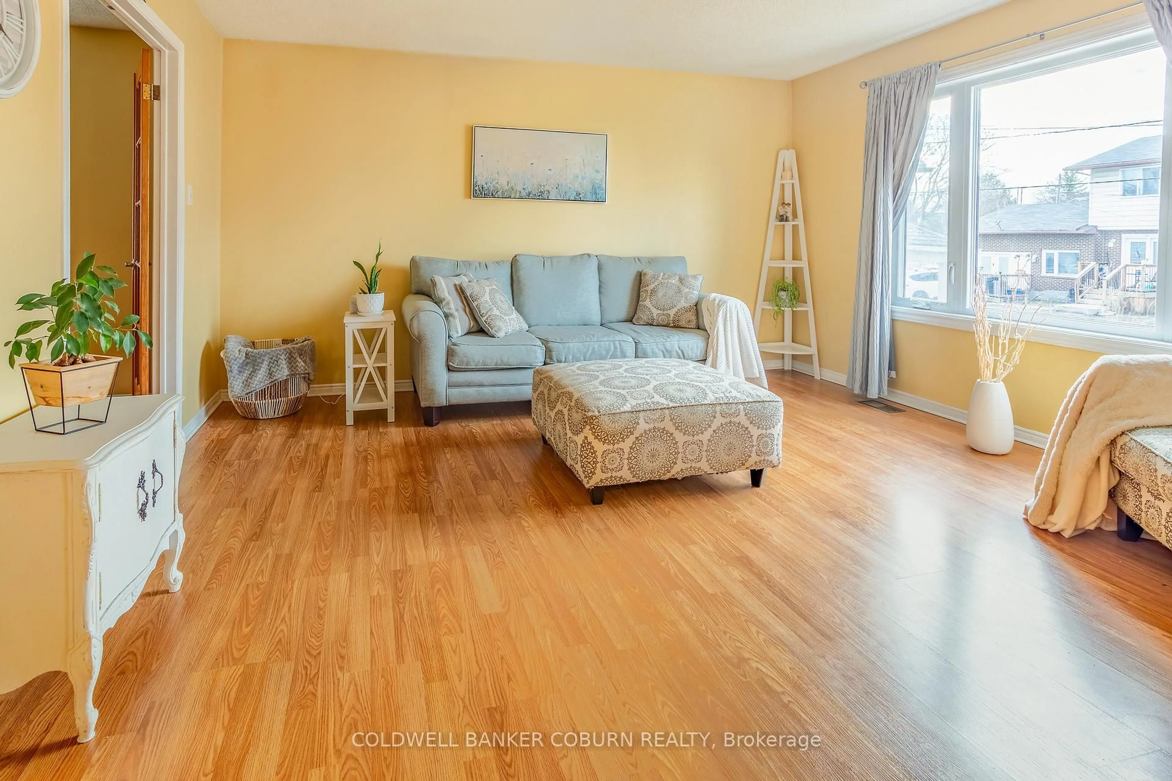 Living room with furniture, wood/laminate floor for 28 Landrigan St, Arnprior Ontario K7S 2S6