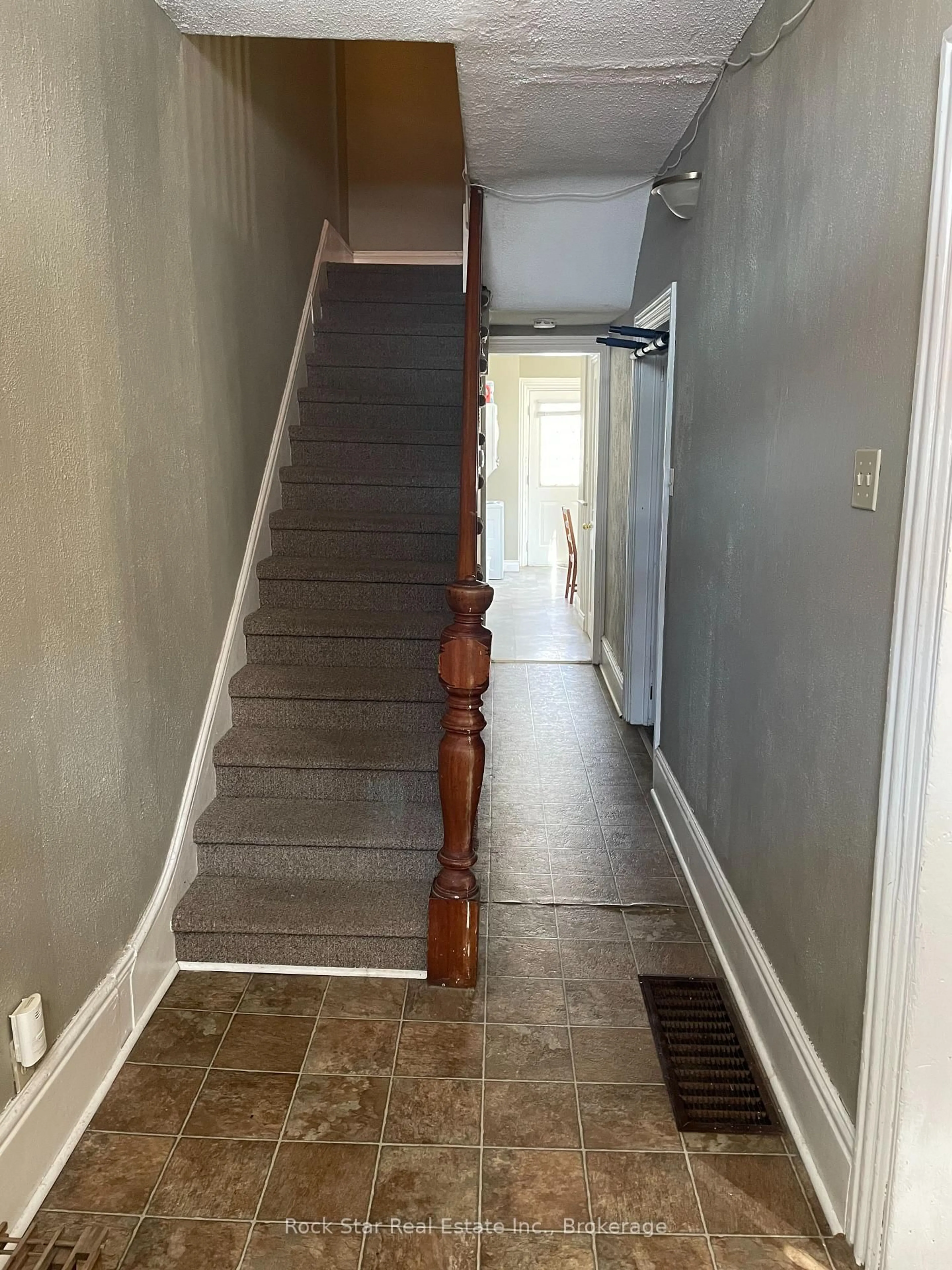 Unknown for 213 Colborne St, Kingston Ontario K7K 1E4