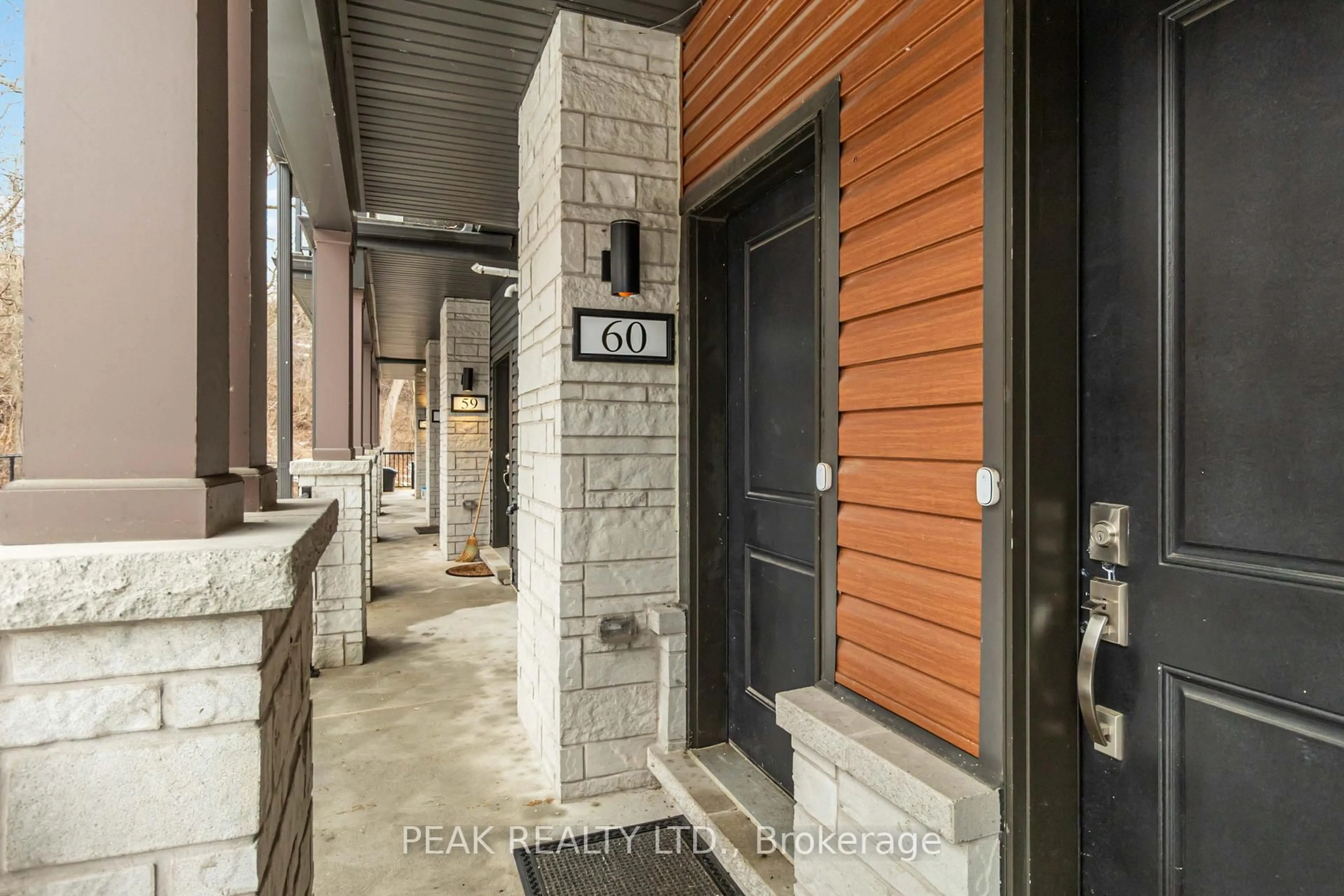 Indoor entryway for 2 Willow St #60, Brant Ontario N3L 0K7