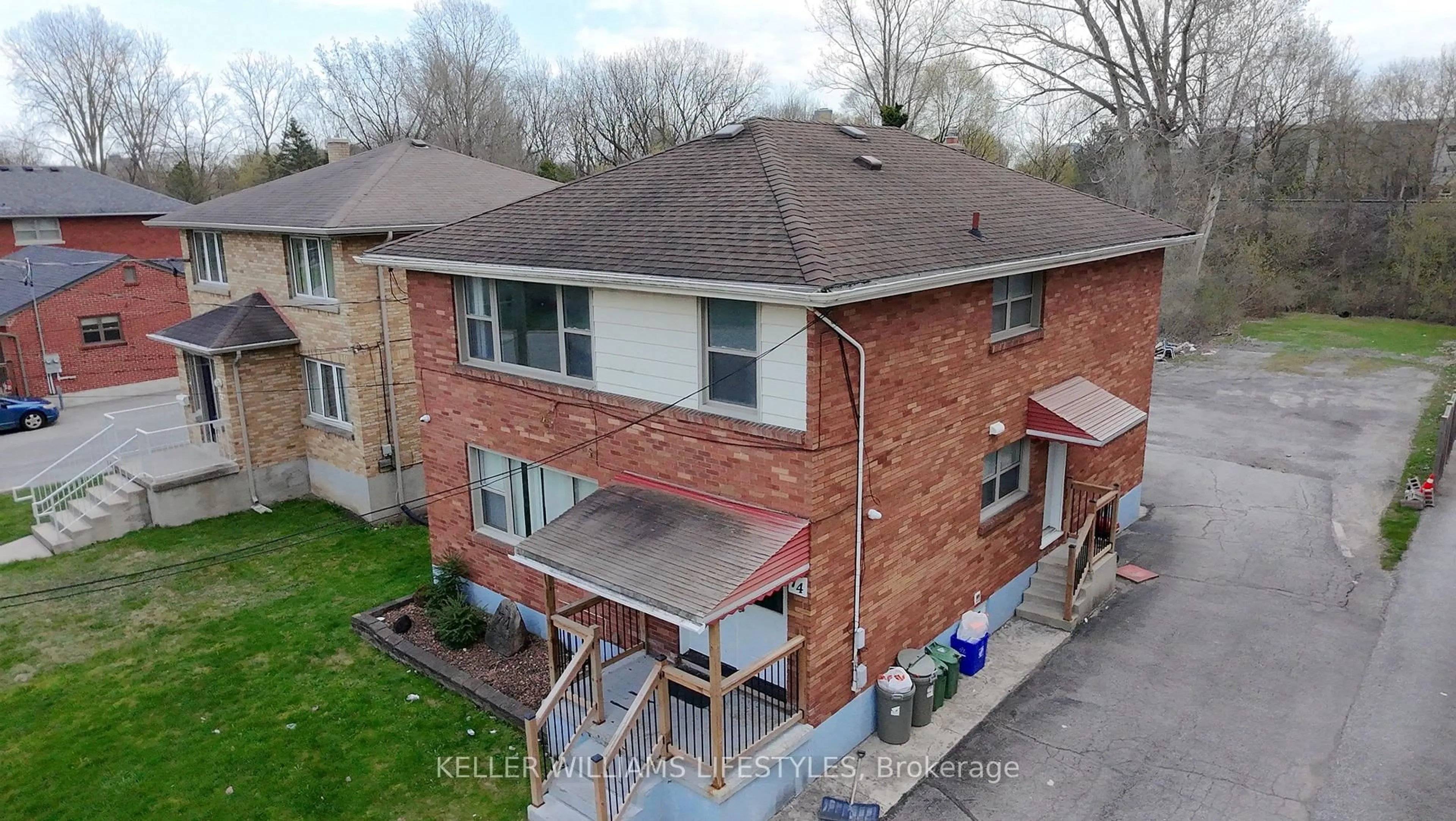 A pic from outside/outdoor area/front of a property/back of a property/a pic from drone, building for 74 Essex St, London North Ontario N6G 1B2