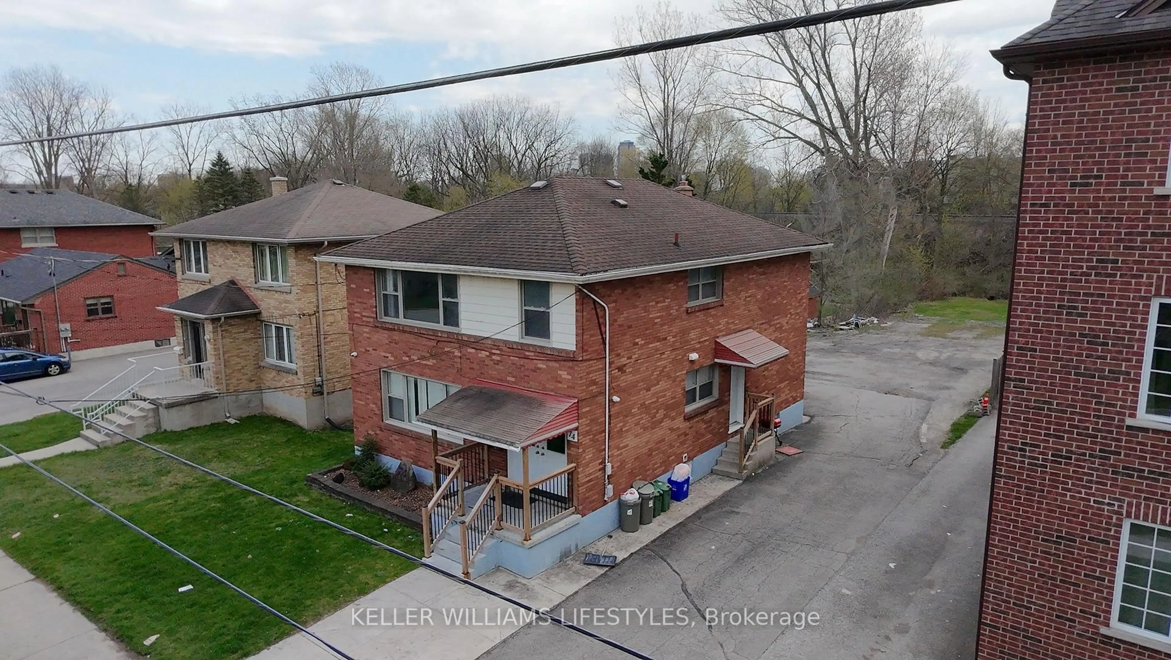 A pic from outside/outdoor area/front of a property/back of a property/a pic from drone, building for 74 Essex St, London North Ontario N6G 1B2