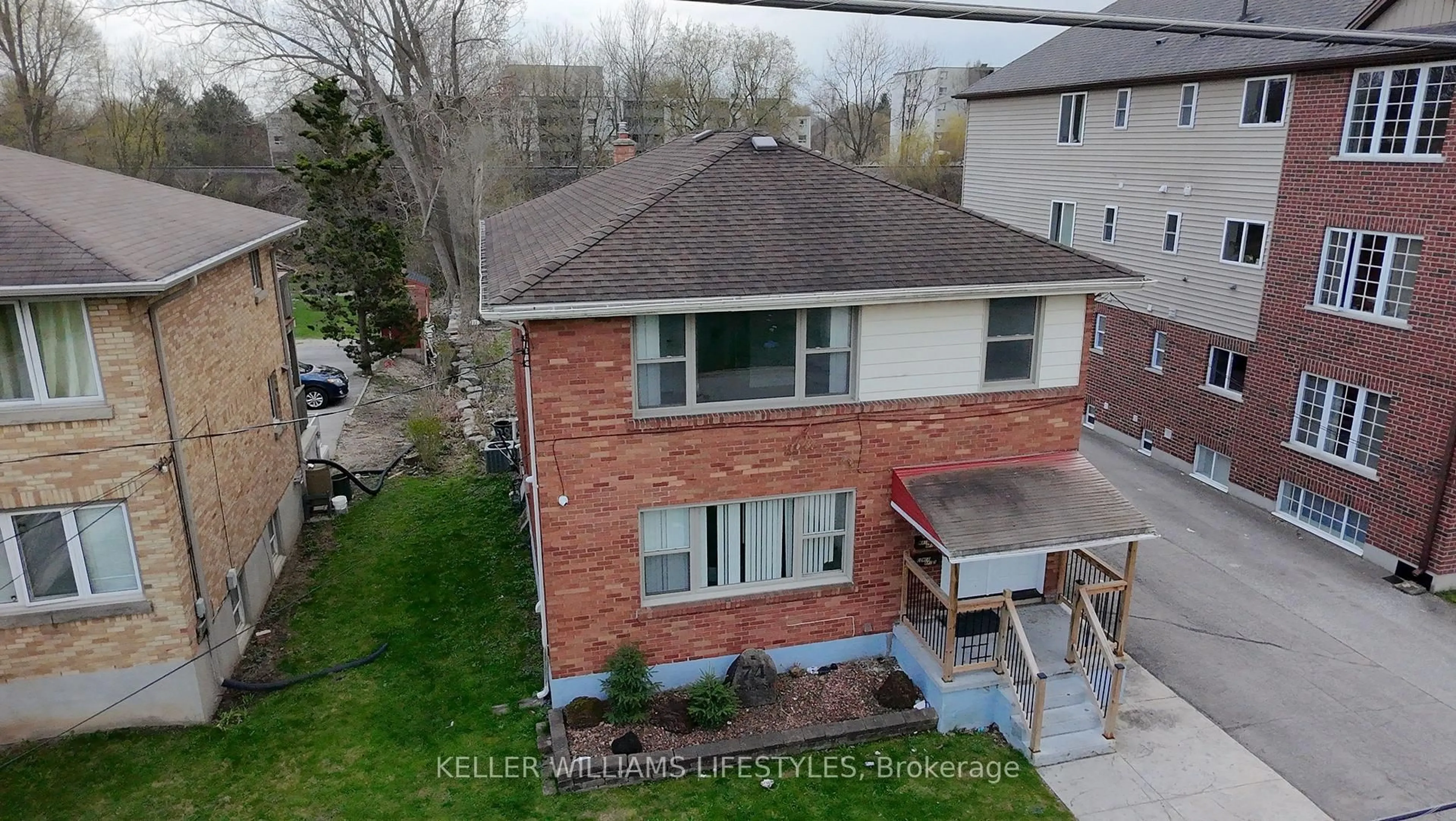 A pic from outside/outdoor area/front of a property/back of a property/a pic from drone, unknown for 74 Essex St, London North Ontario N6G 1B2