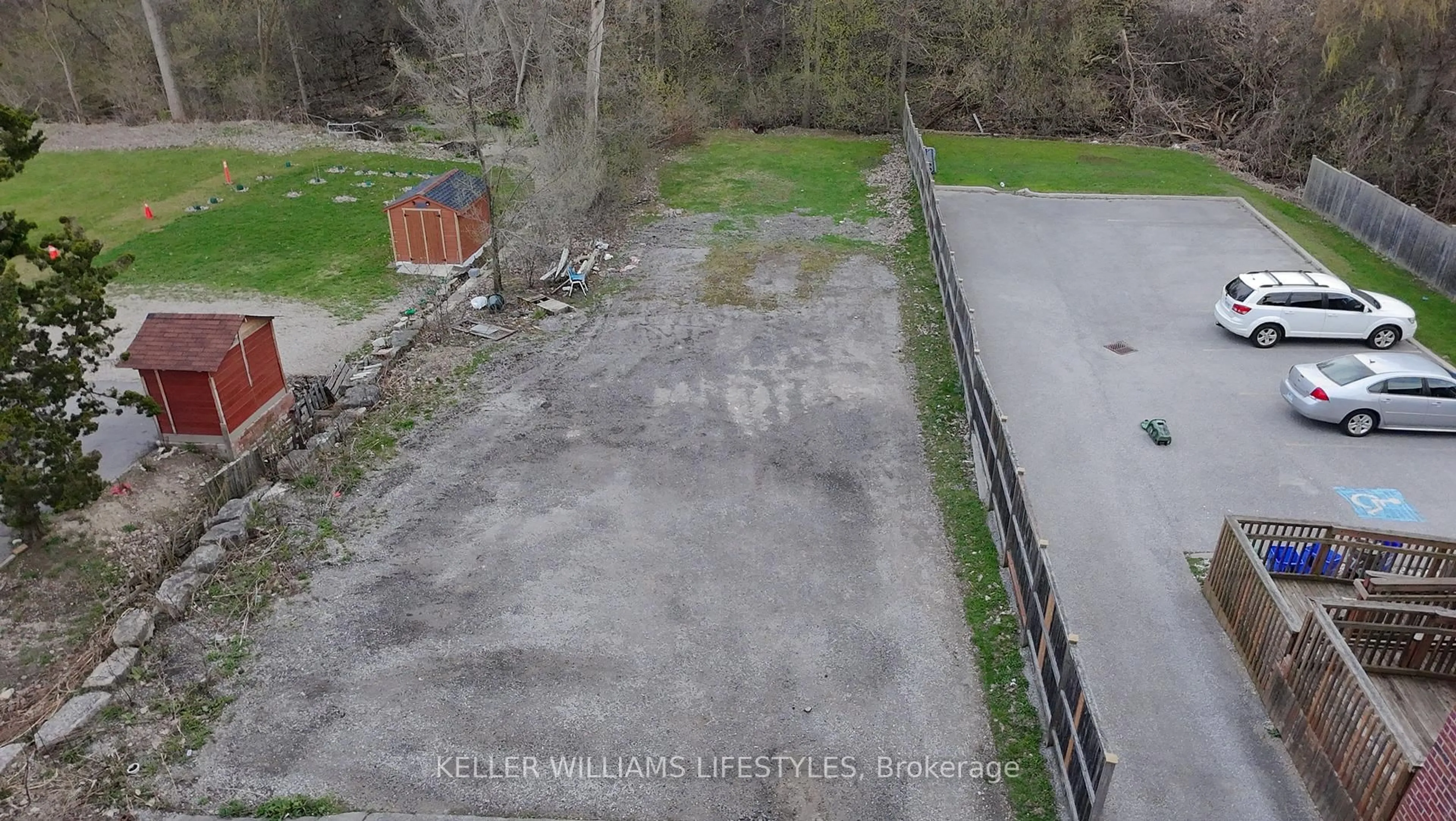 A pic from outside/outdoor area/front of a property/back of a property/a pic from drone, street for 74 Essex St, London North Ontario N6G 1B2