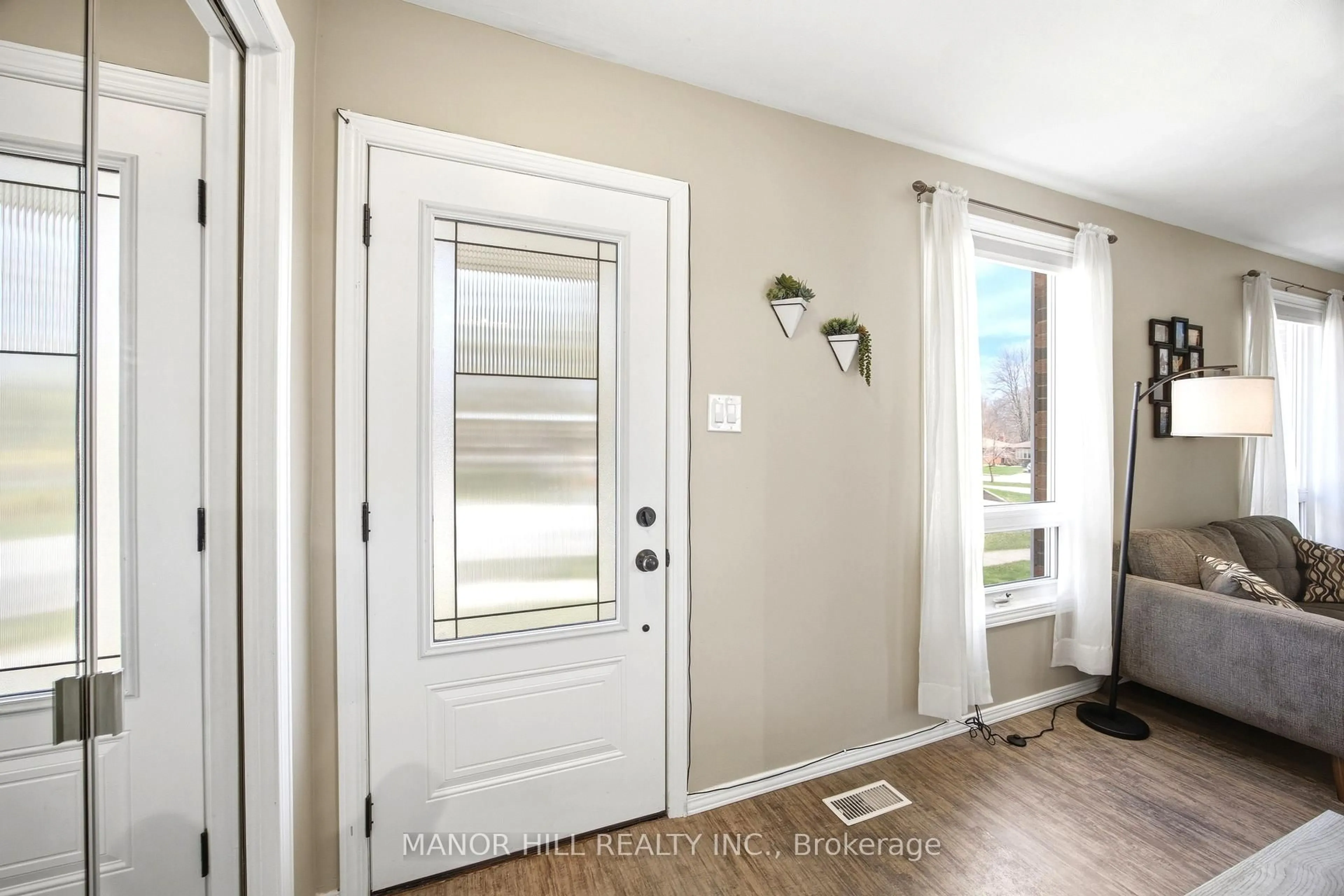 Indoor entryway for 513 Havelock Dr, Waterloo Ontario N2L 4N8