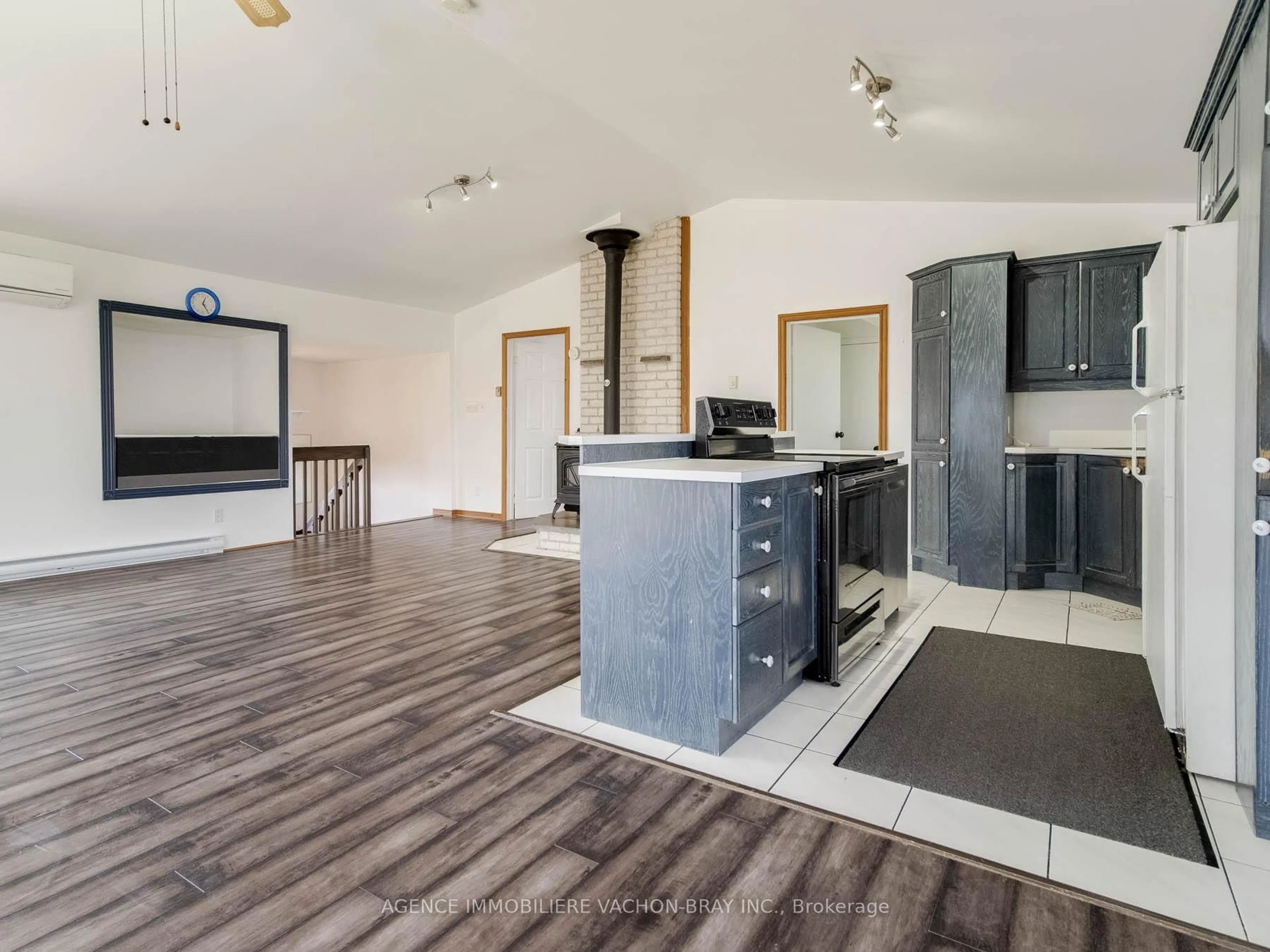 Open concept kitchen, unknown for 6224 164th Ave, South Glengarry Ontario K0C 1E0