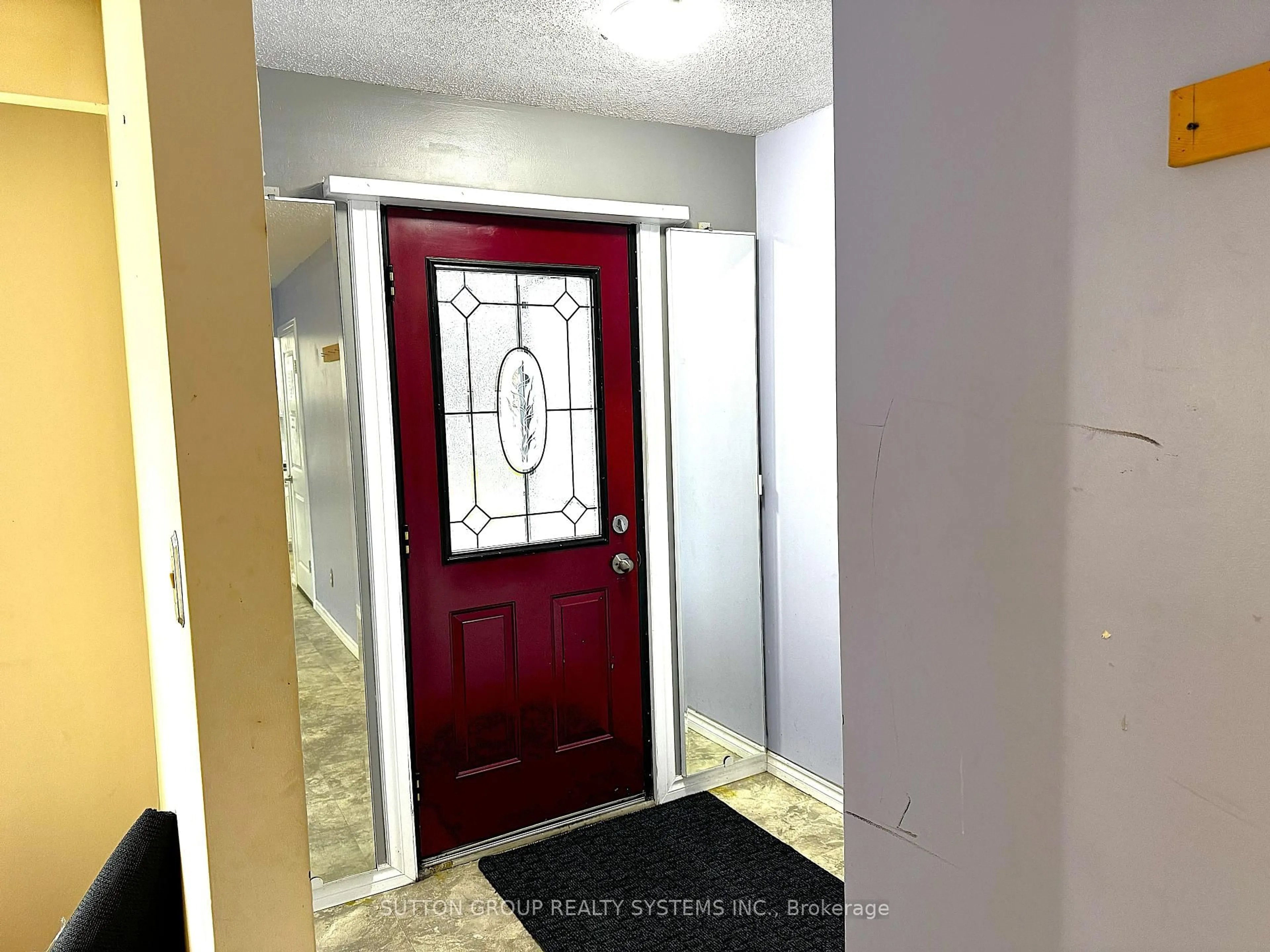 Indoor foyer for 42 Ingleside Dr, Kitchener Ontario N2M 2G8