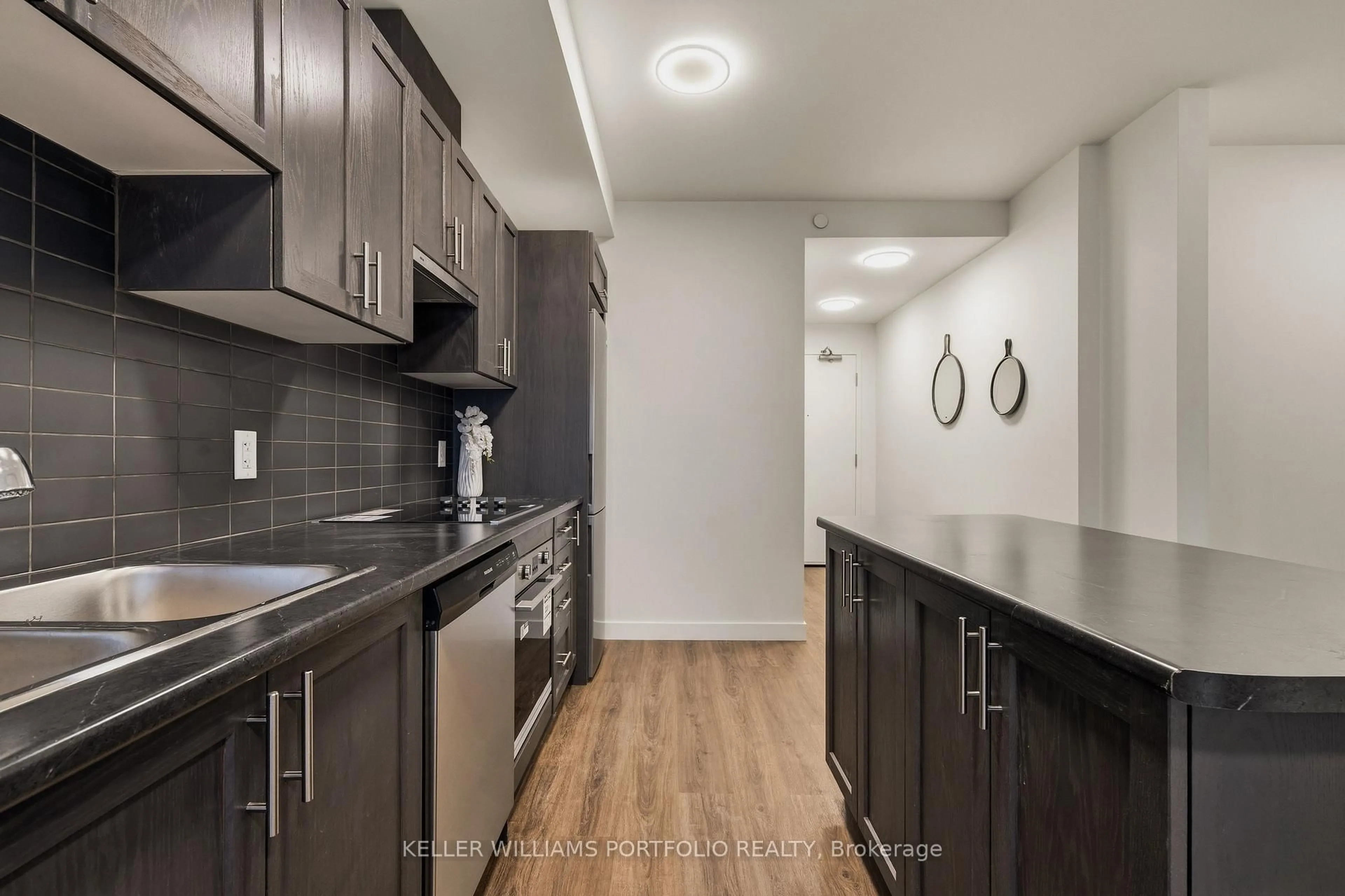 Standard kitchen, unknown for 461 Green Rd #1019, Hamilton Ontario L8E 5B4