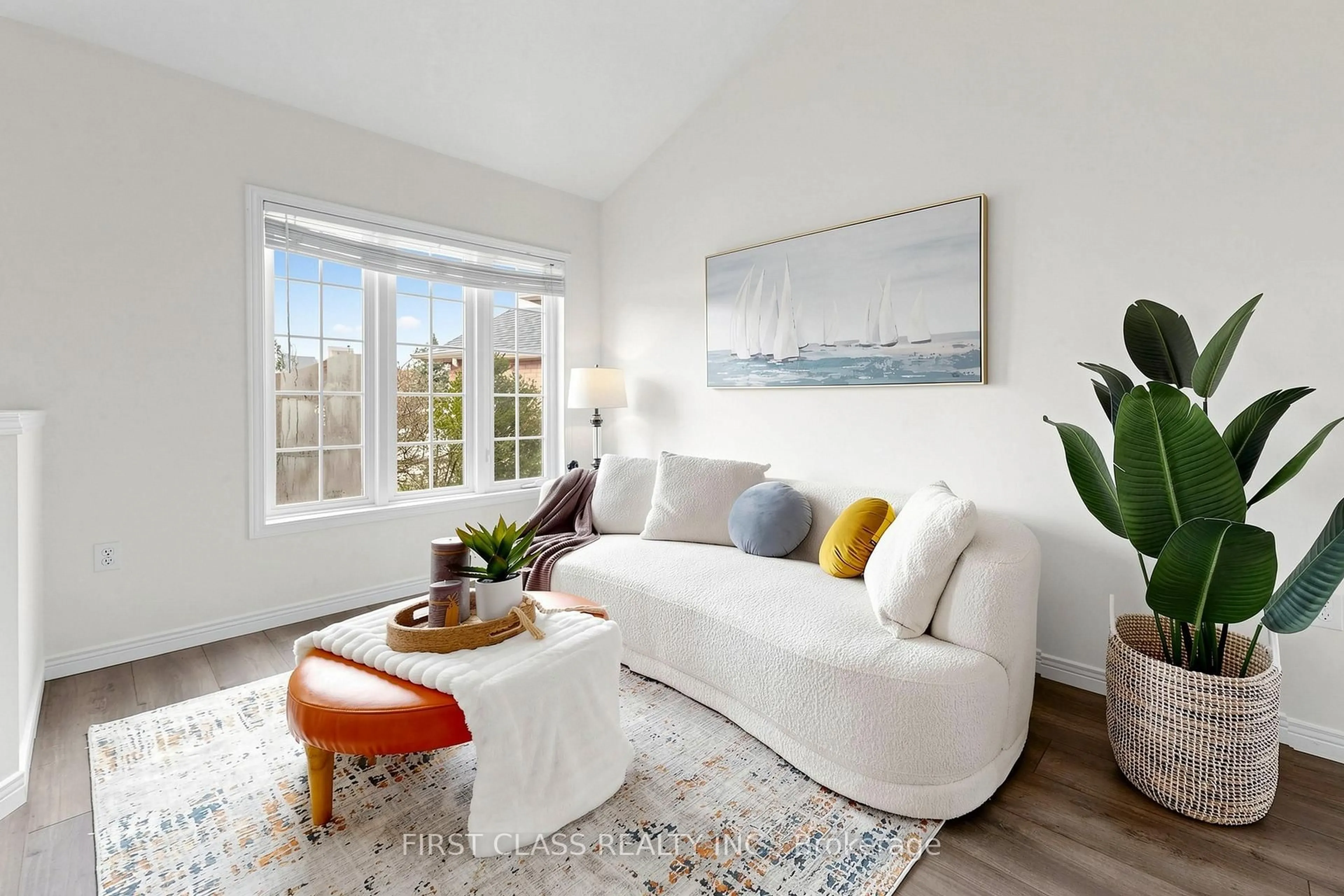 Living room with furniture, unknown for 11 Diamond Crt, Hamilton Ontario L9C 7V5