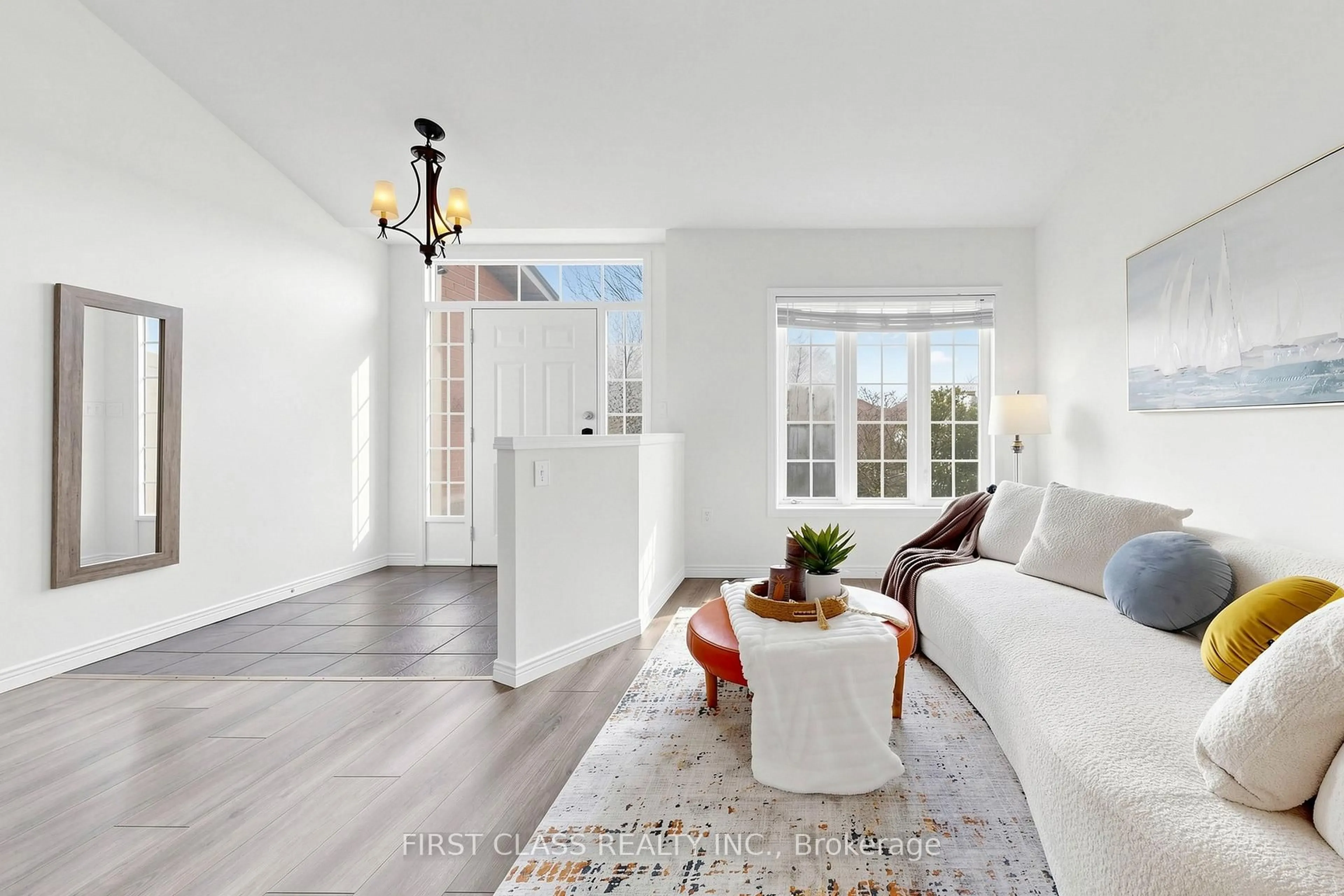 Indoor entryway for 11 Diamond Crt, Hamilton Ontario L9C 7V5