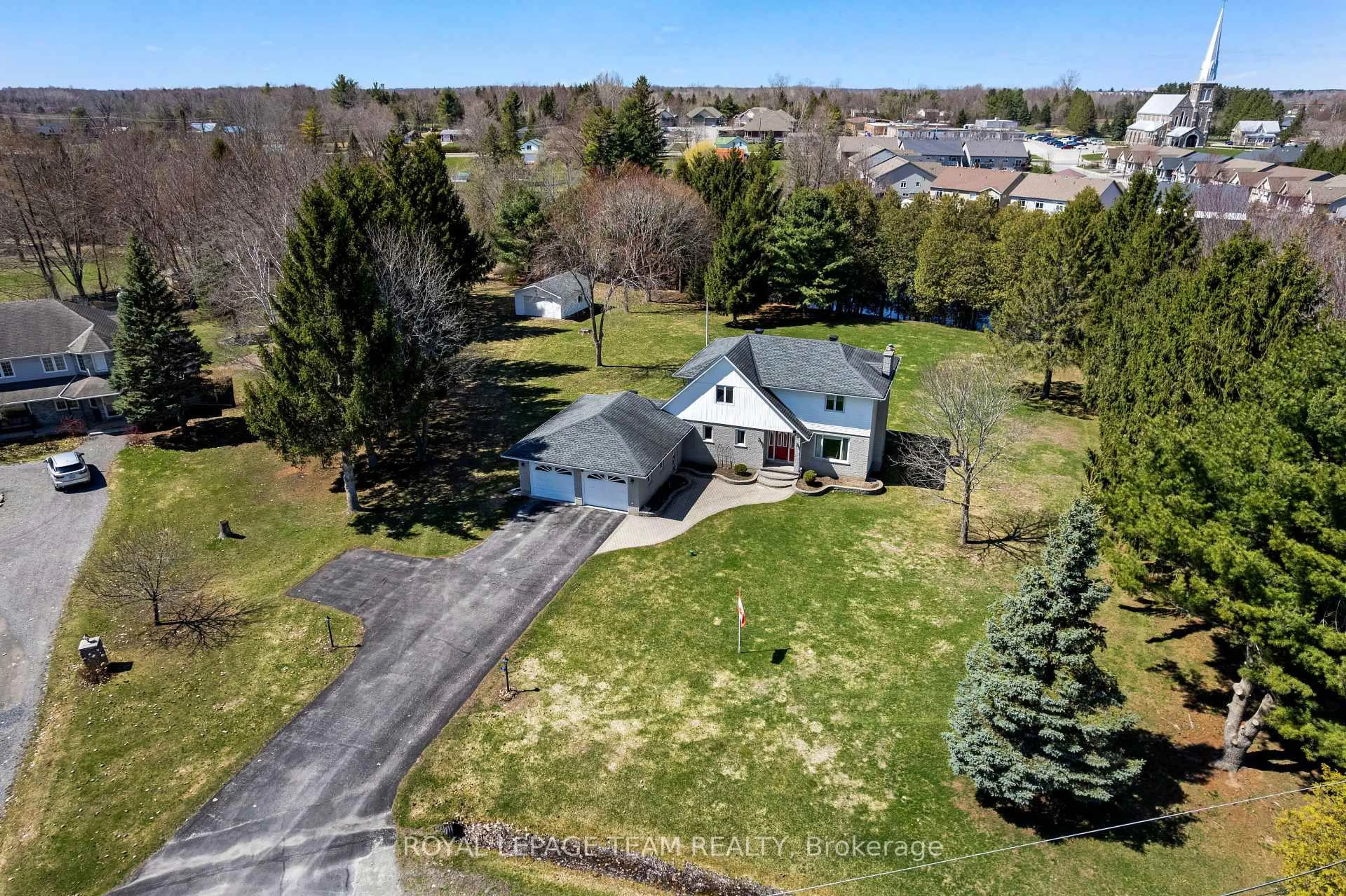 A pic from outside/outdoor area/front of a property/back of a property/a pic from drone, street for 17 MARIC Tr, North Grenville Ontario K0G 1J0