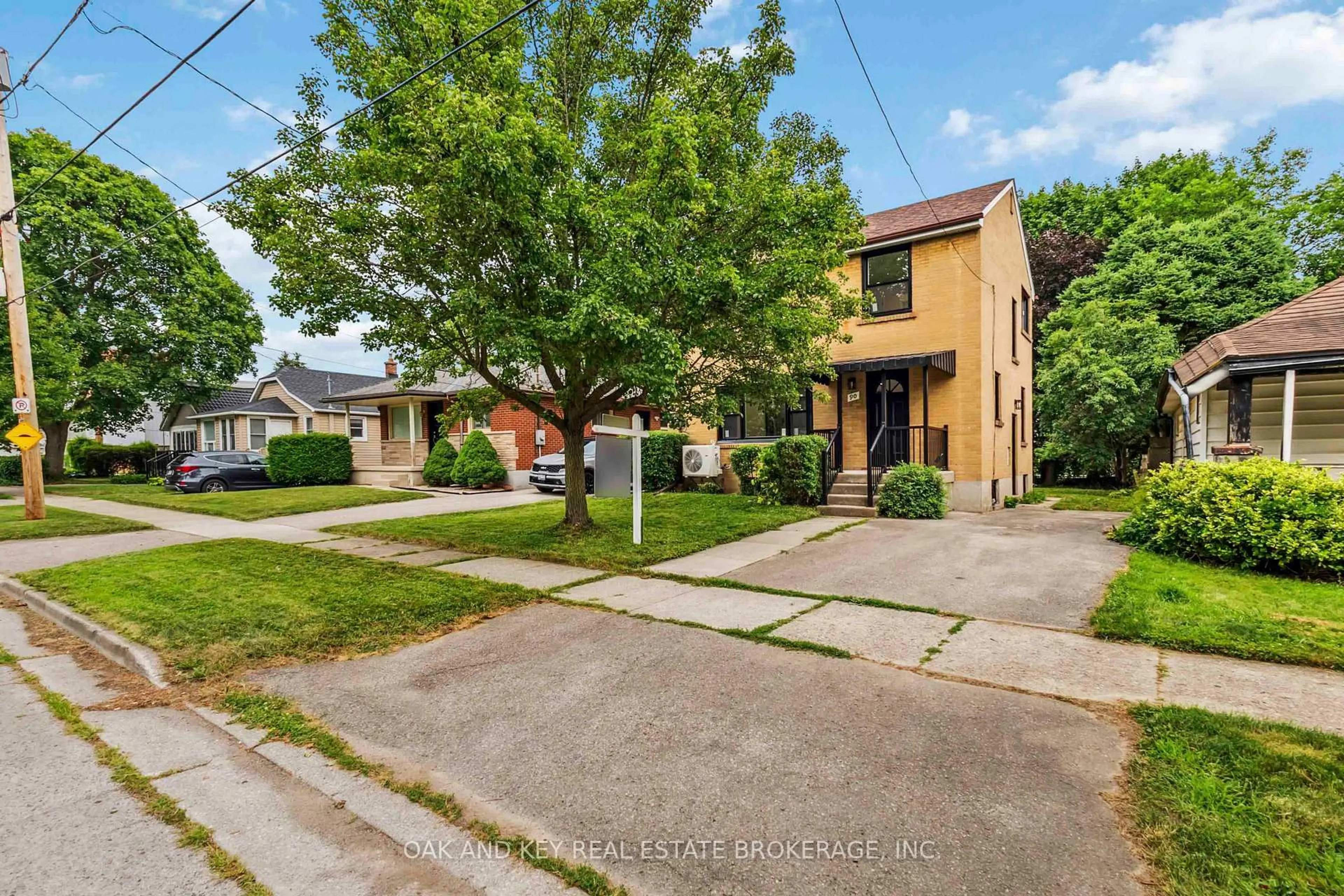 A pic from outside/outdoor area/front of a property/back of a property/a pic from drone, street for 90 Jacqueline St, London South Ontario N5Z 3P7