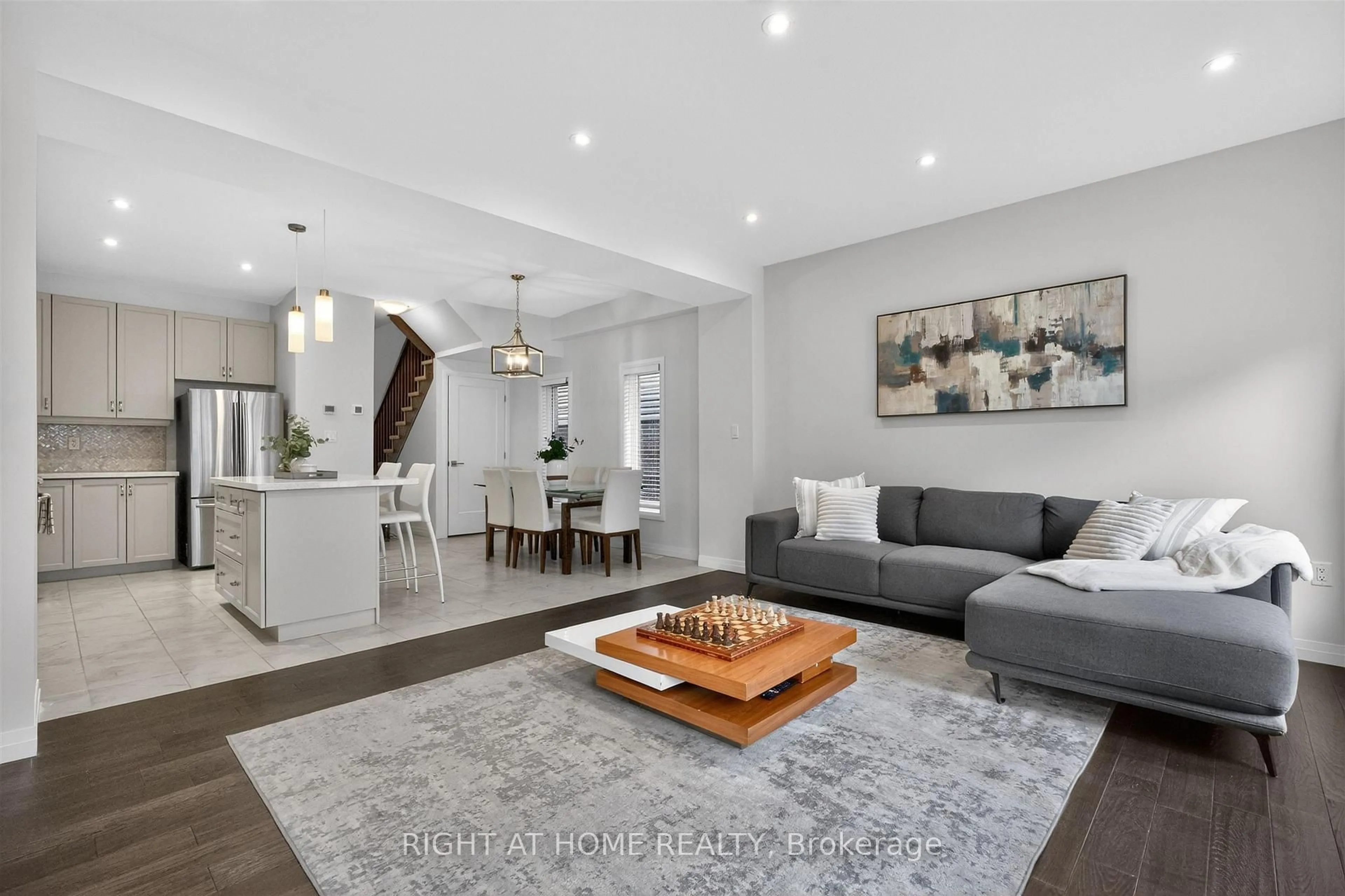 Living room with furniture, unknown for 26 Greenwich Ave, Hamilton Ontario L8J 0L5