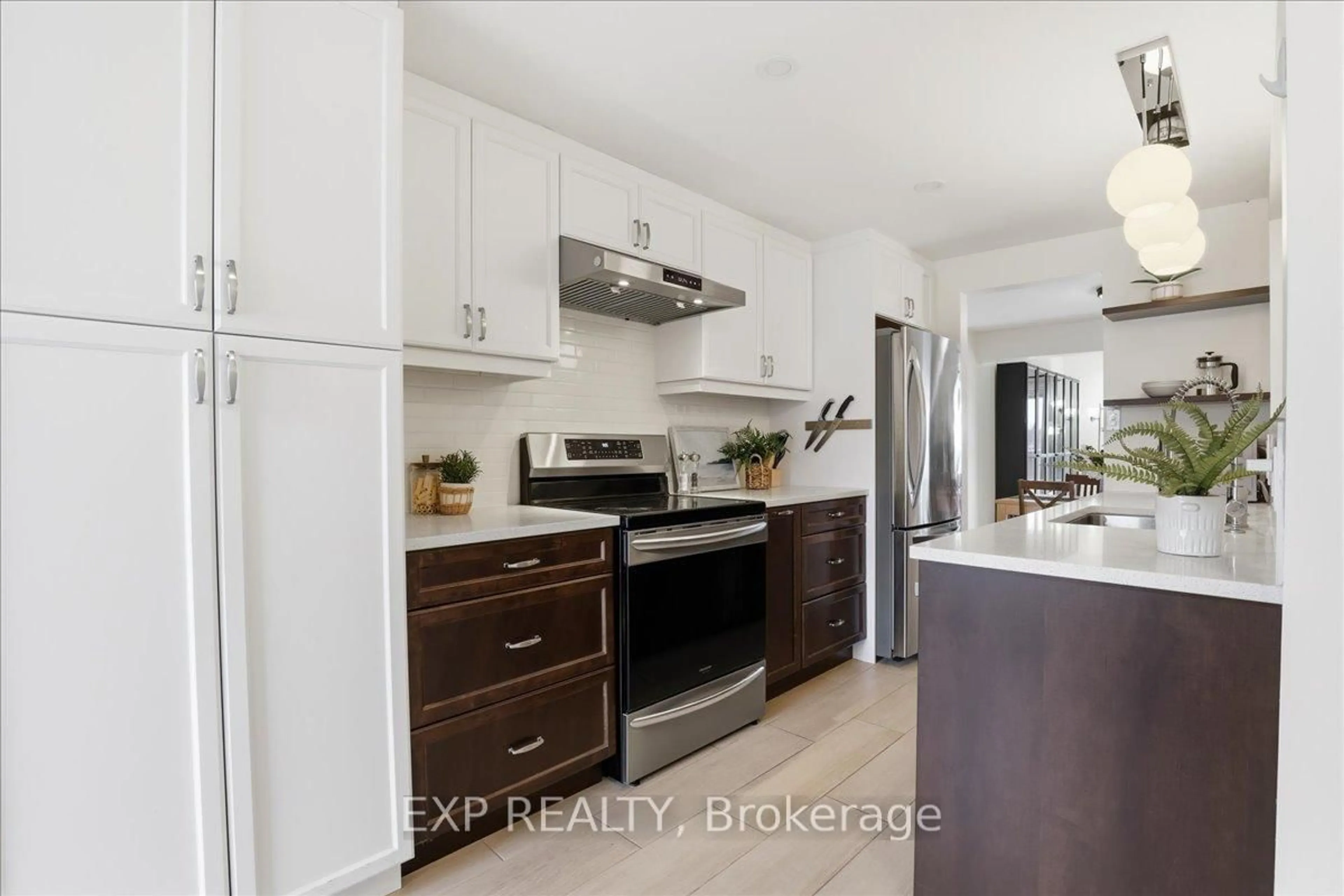 Open concept kitchen, ceramic/tile floor for 530B Rosemeadow Cres, Waterloo Ontario N2T 2A1