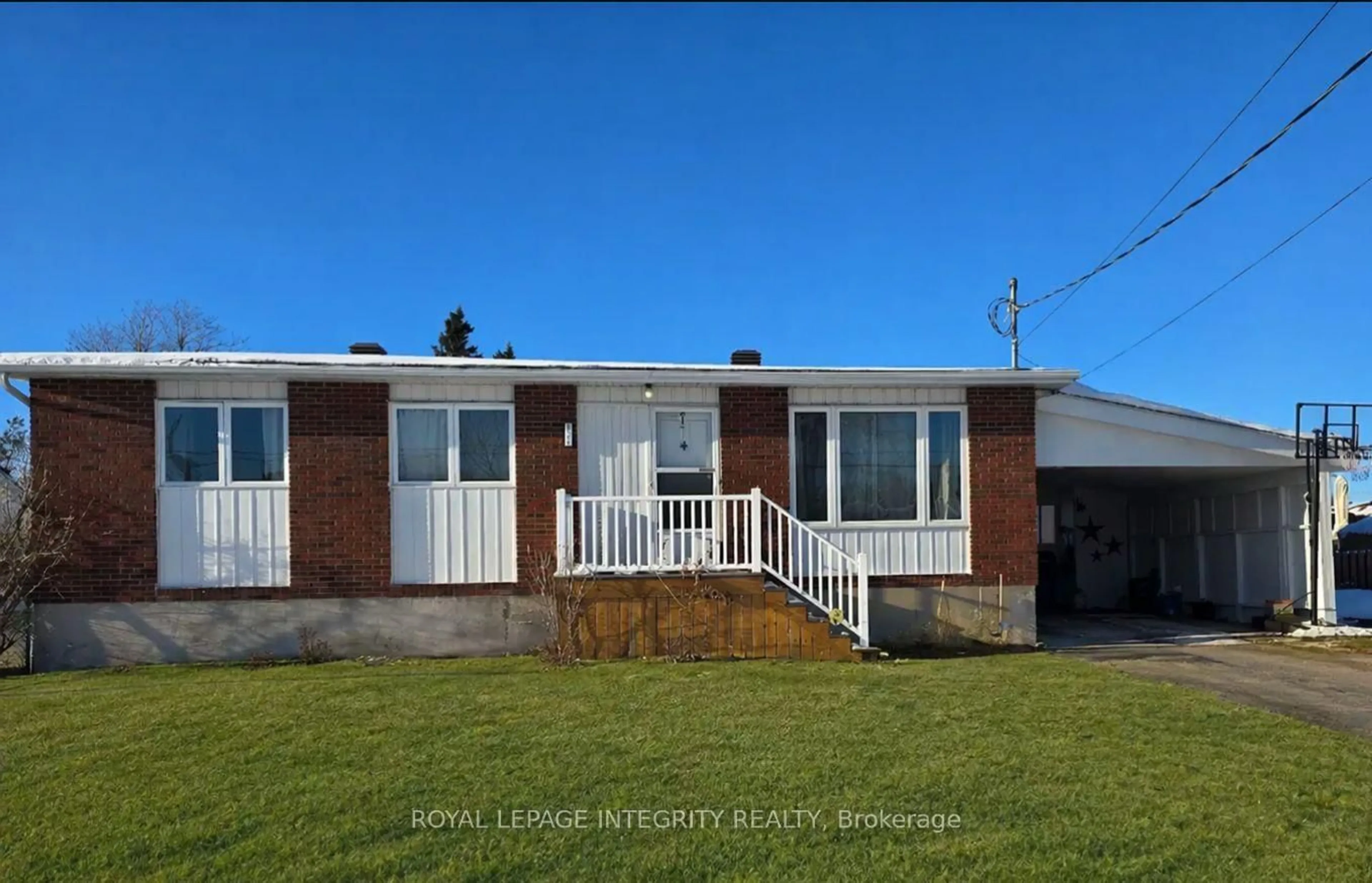Home with vinyl exterior material, street for 3264 Johnston Ave, Cornwall Ontario K6K 1H3