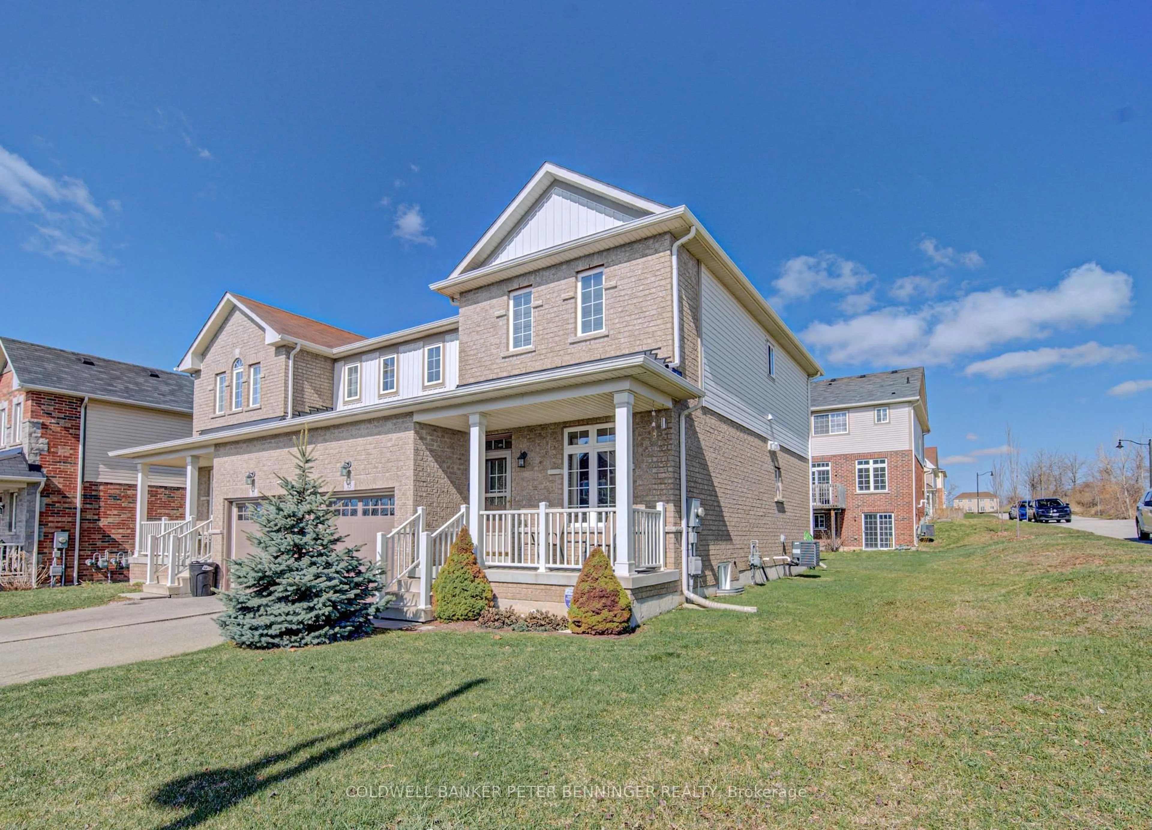 A pic from outside/outdoor area/front of a property/back of a property/a pic from drone, street for 13 Rusk Terr, Hamilton Ontario L8B 0W2