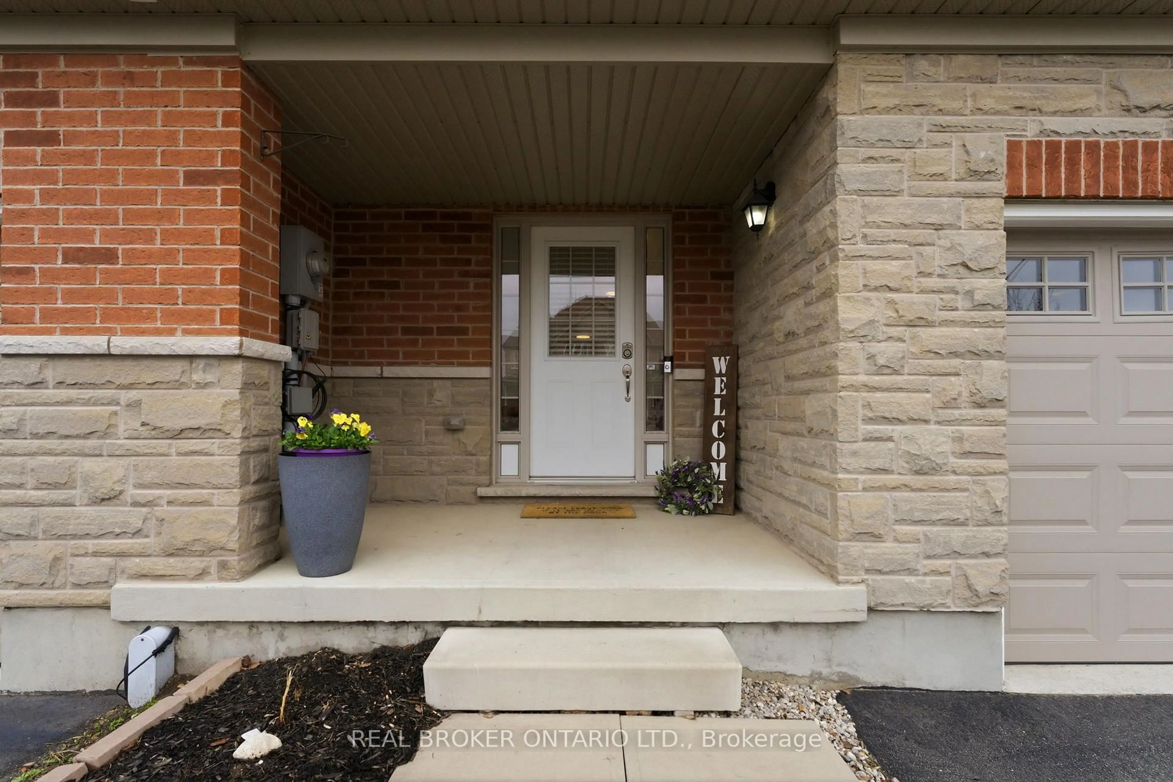 Indoor entryway for 6 Freer Dr, North Dumfries Ontario N0B 1E0
