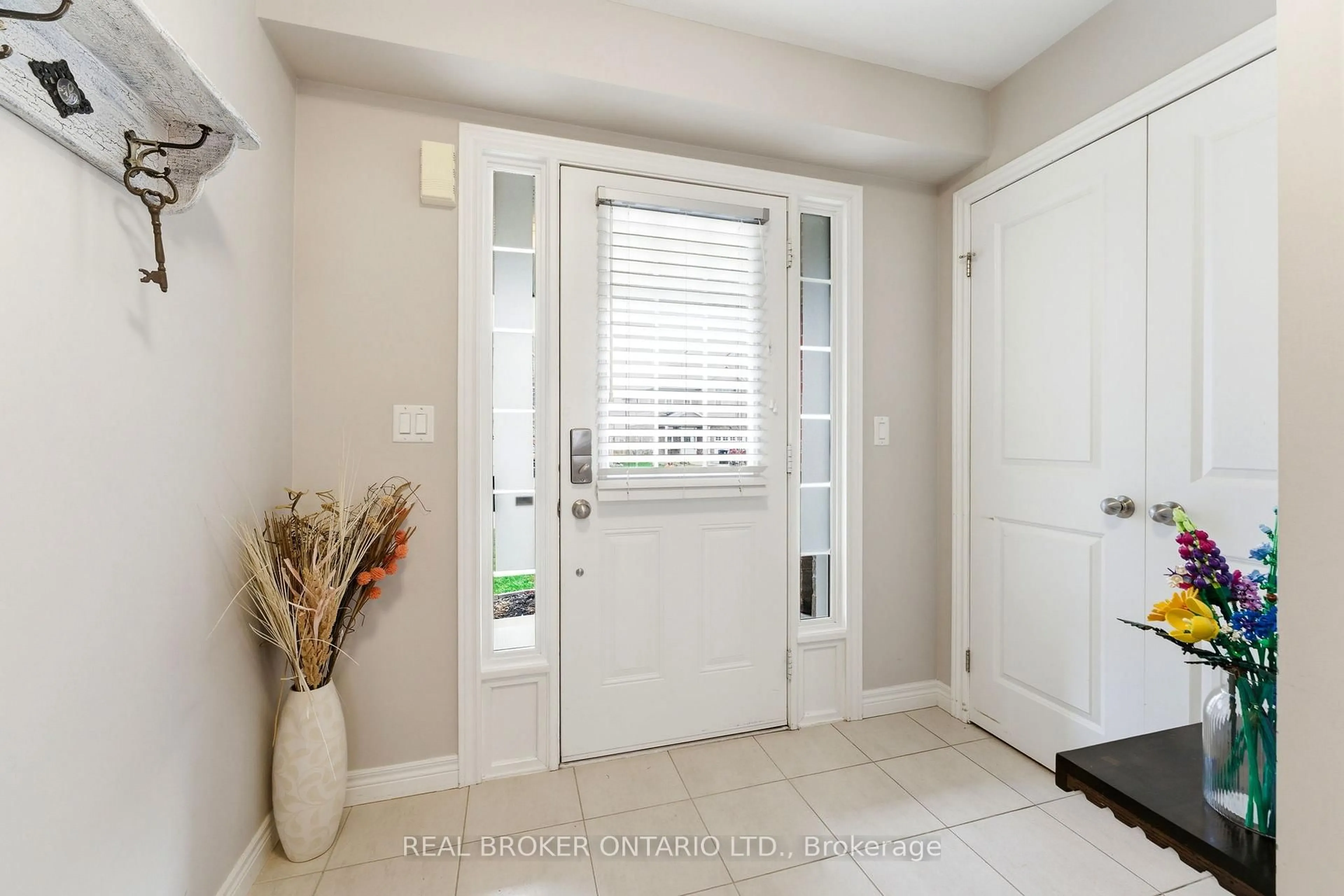 Indoor entryway for 6 Freer Dr, North Dumfries Ontario N0B 1E0