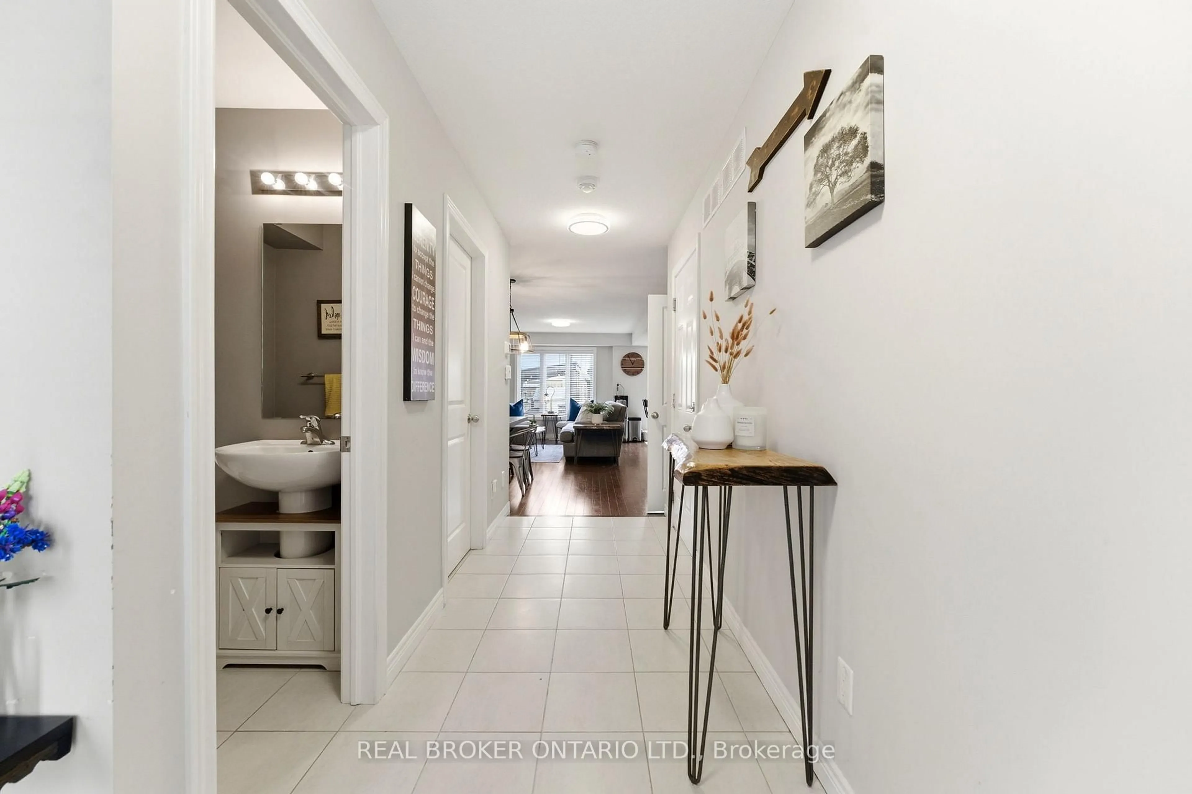 Indoor entryway for 6 Freer Dr, North Dumfries Ontario N0B 1E0