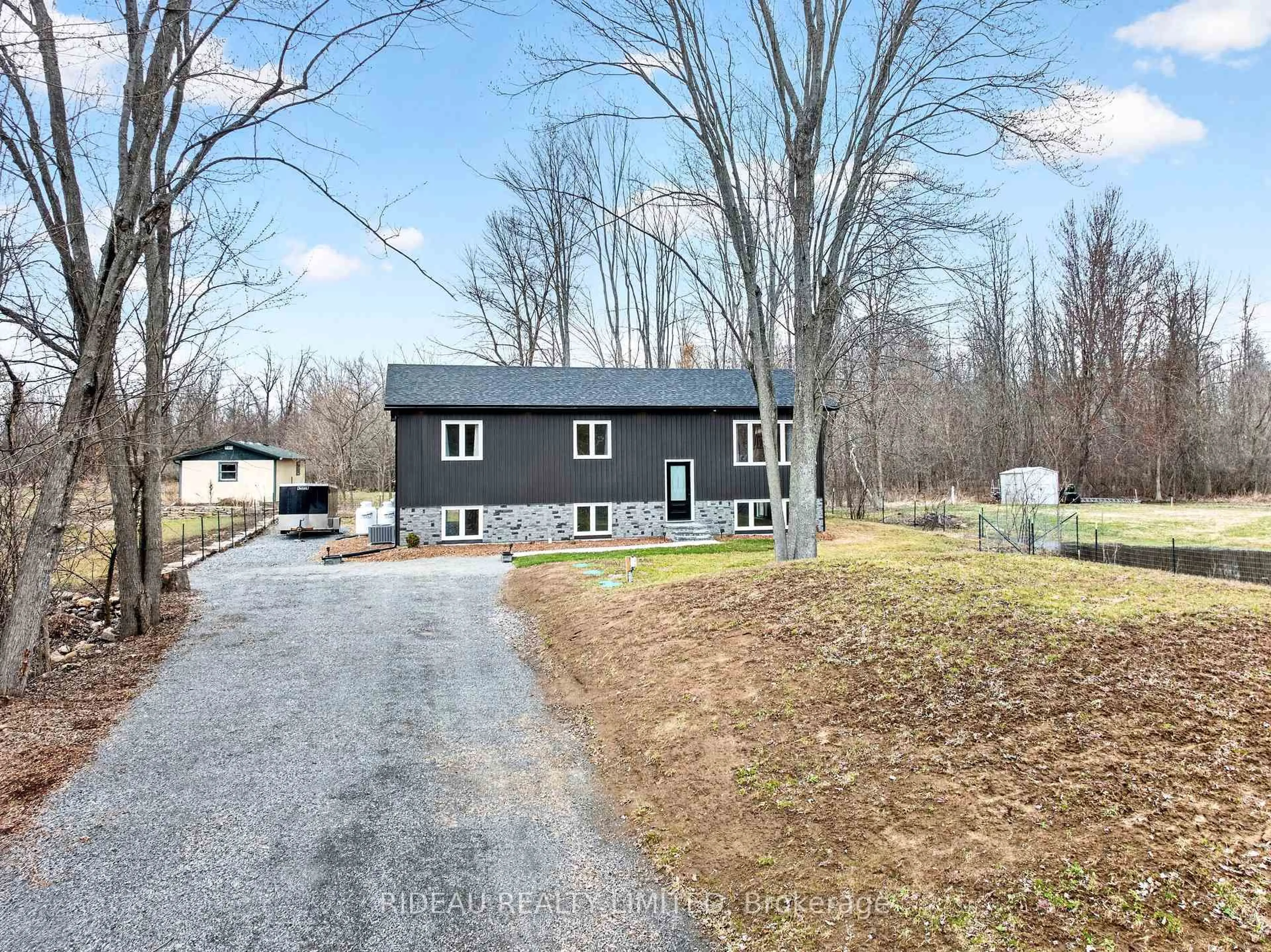 A pic from outside/outdoor area/front of a property/back of a property/a pic from drone, unknown for 7 Brock St, Rideau Lakes Ontario K0G 1P0