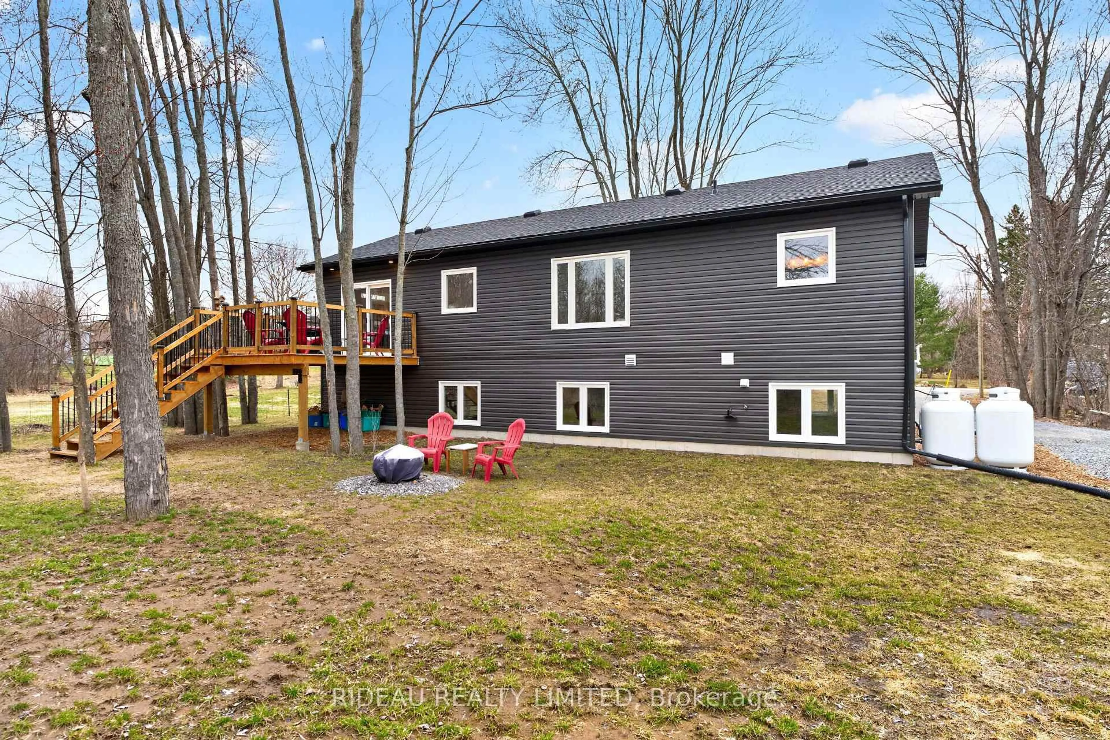 A pic from outside/outdoor area/front of a property/back of a property/a pic from drone, unknown for 7 Brock St, Rideau Lakes Ontario K0G 1P0