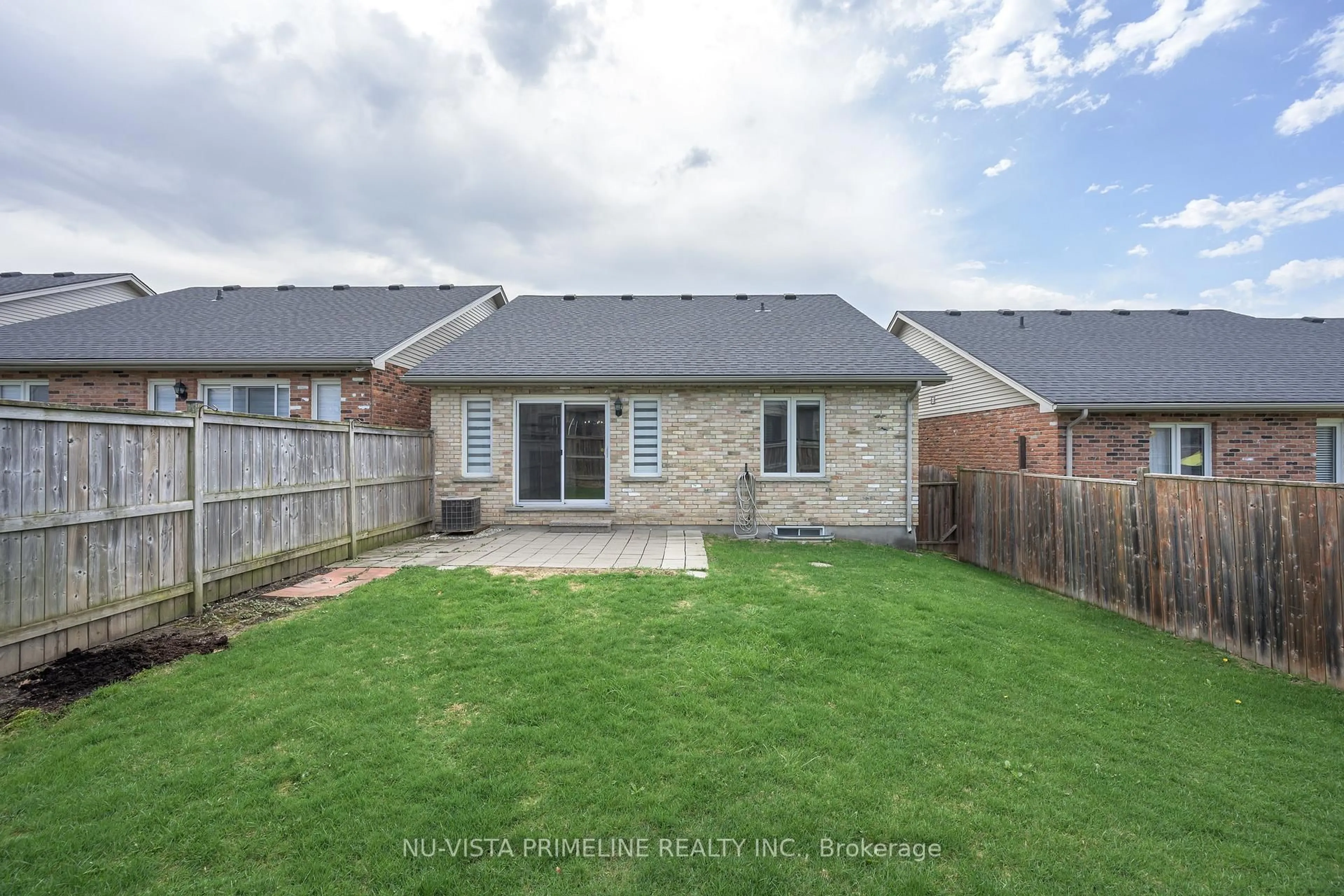 A pic from outside/outdoor area/front of a property/back of a property/a pic from drone, street for 570 Bluebell Rd, London North Ontario N5X 4L2