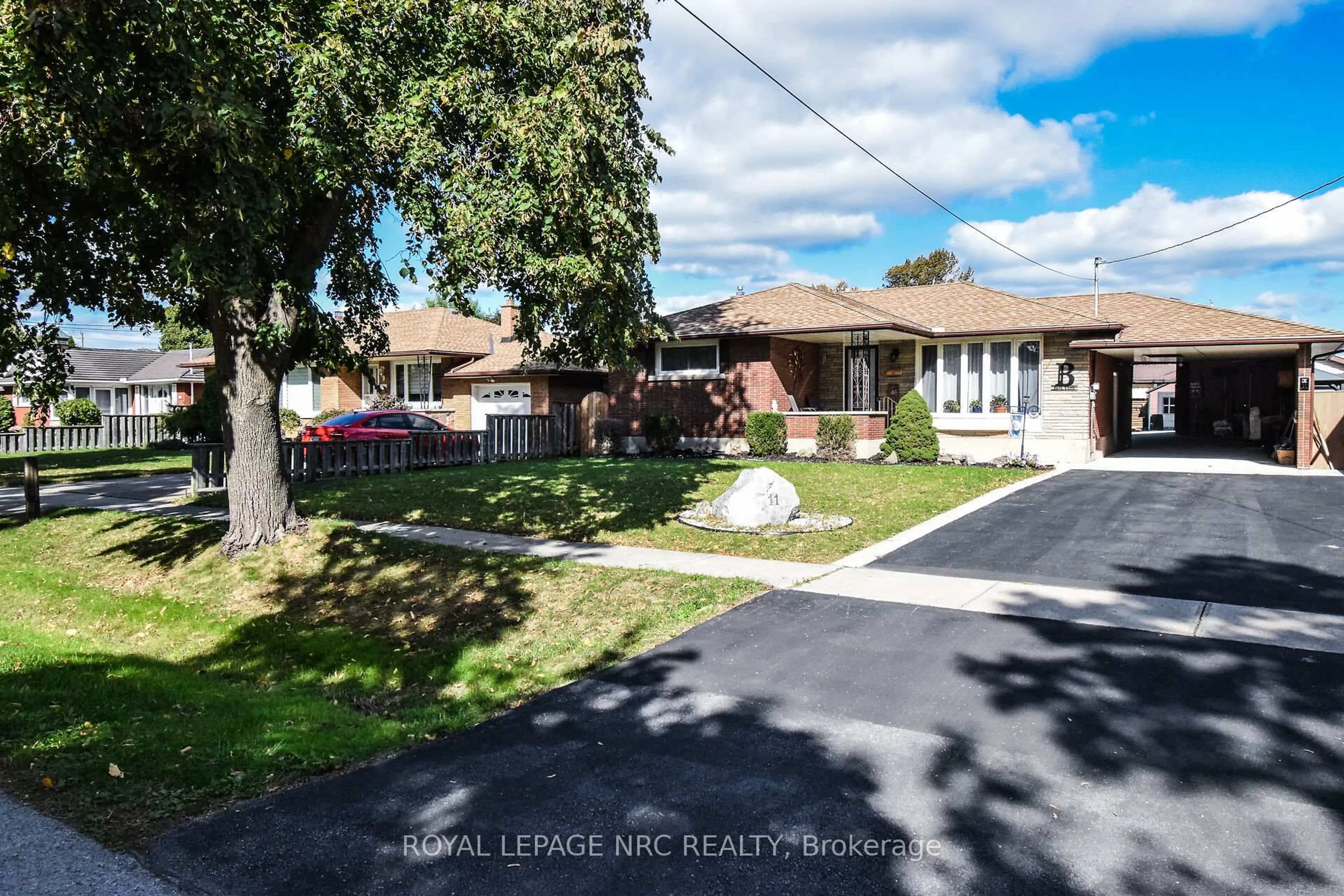 A pic from outside/outdoor area/front of a property/back of a property/a pic from drone, street for 11 Grosvenor St, St. Catharines Ontario L2M 3E9