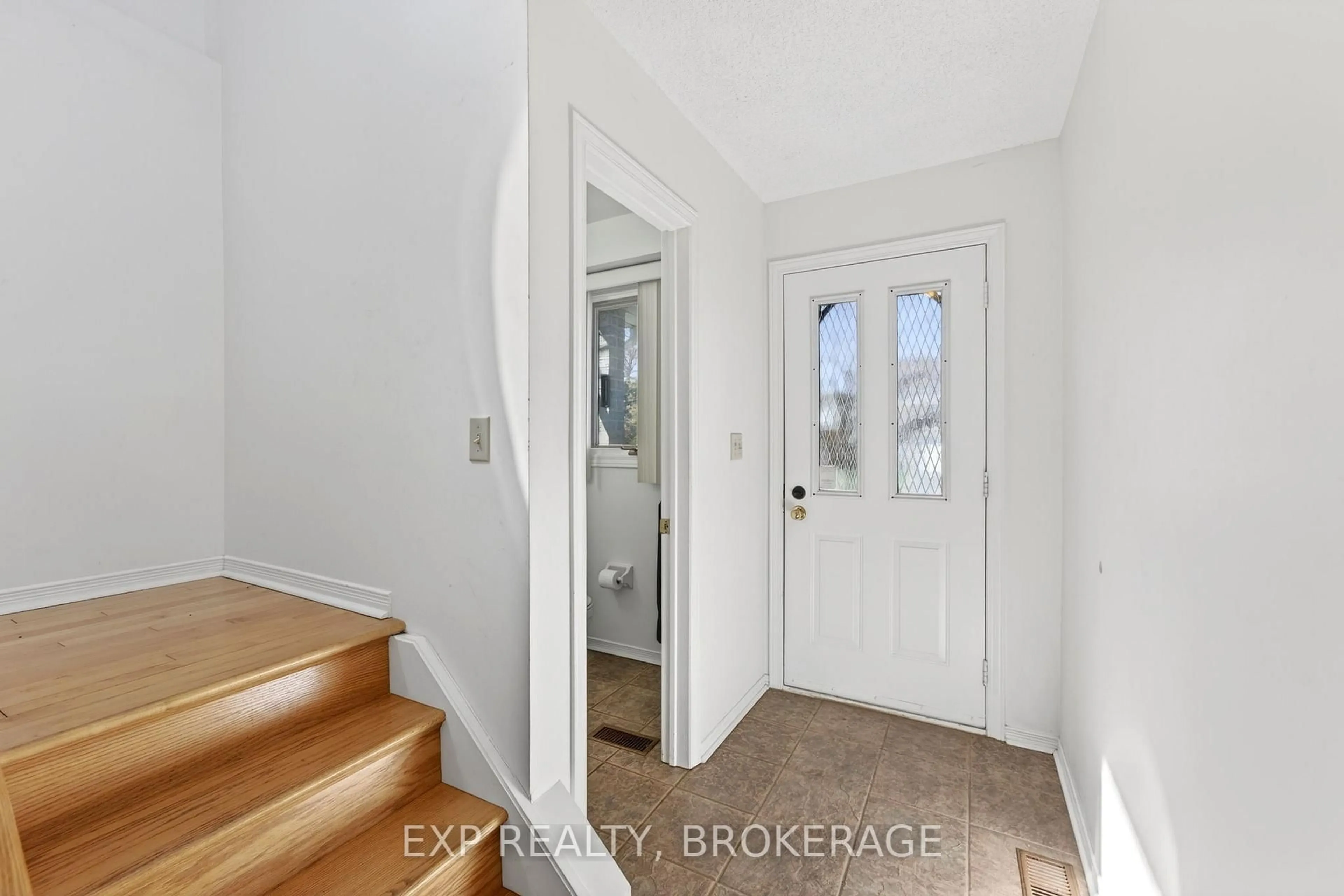Indoor entryway for 23 Rose Abbey Dr, Kingston Ontario K7M 6W1