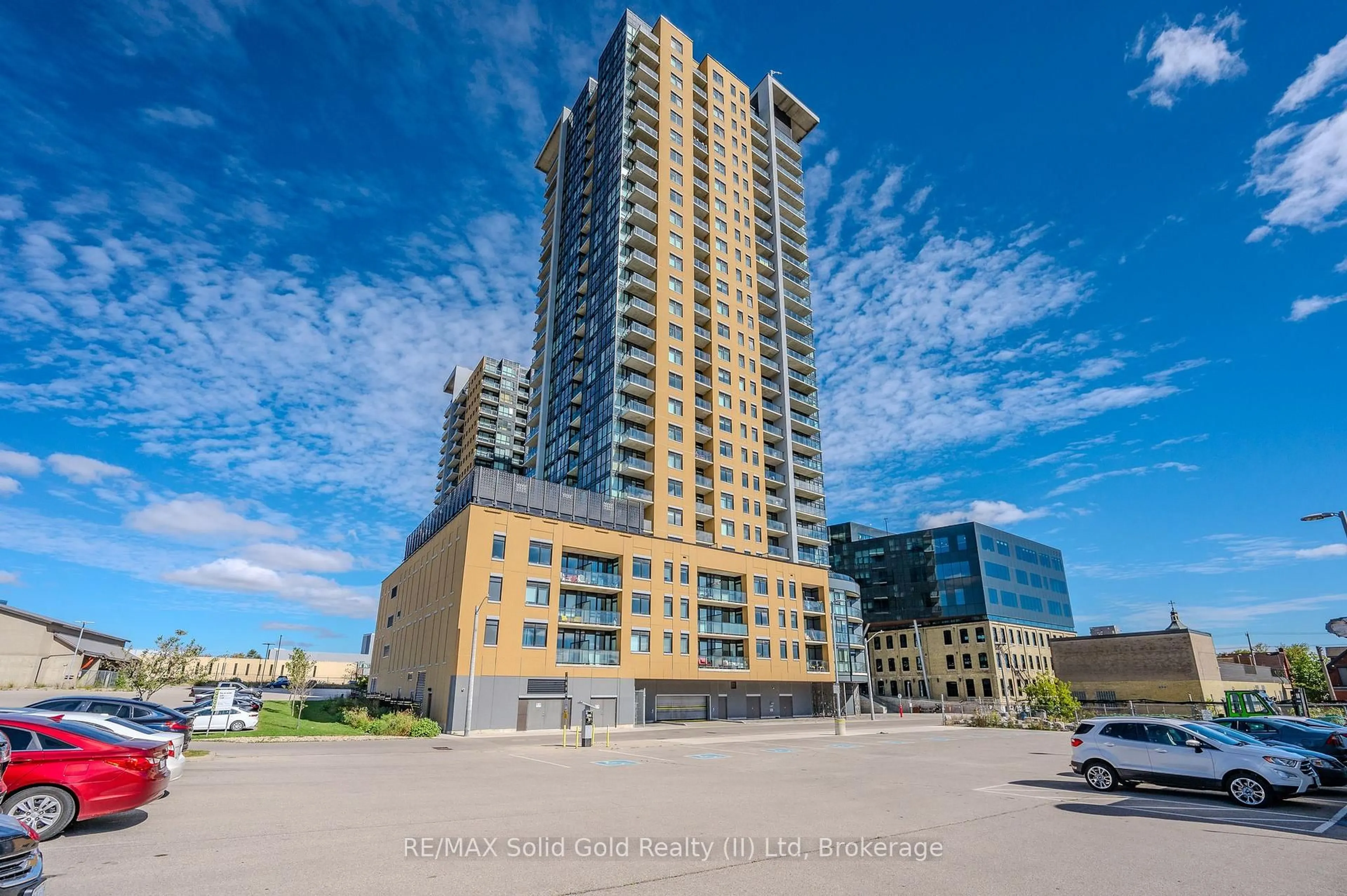 A pic from outside/outdoor area/front of a property/back of a property/a pic from drone, building for 108 Garment St #2512, Kitchener Ontario N2G 0E2