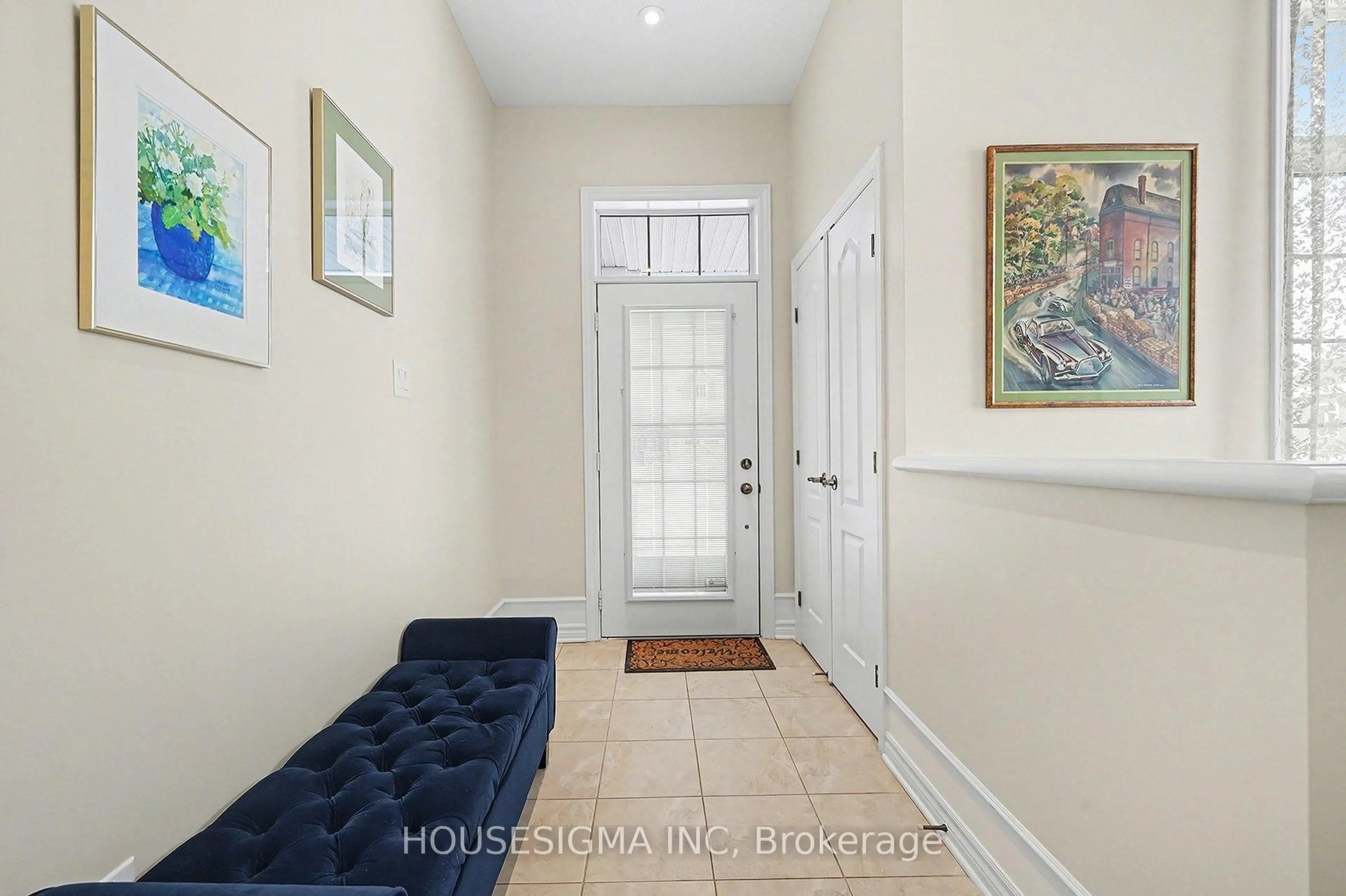 Indoor entryway for 193 Oxford St, North Grenville Ontario K0G 1J0