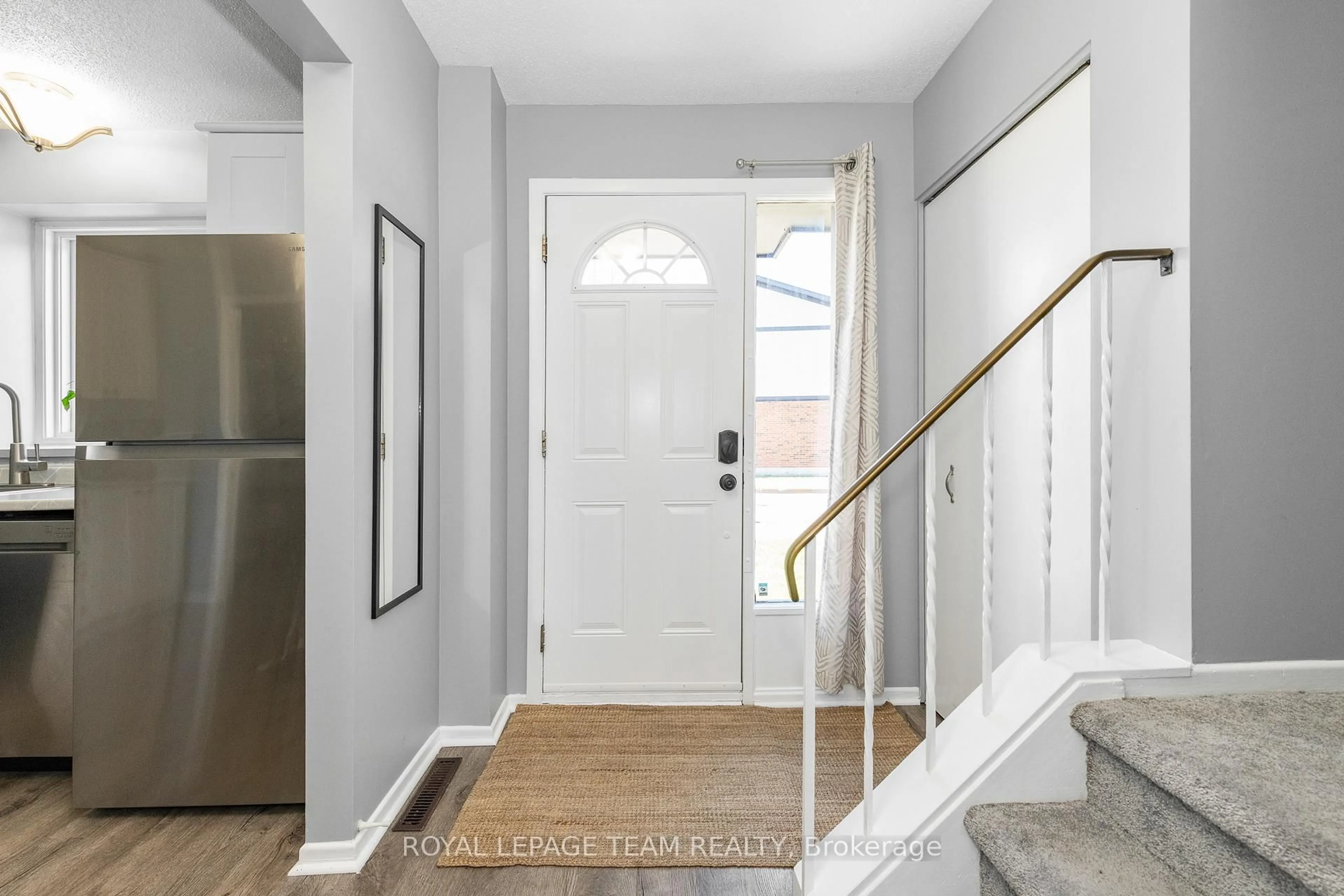 Indoor entryway for 420 Moodie Dr #A, Ottawa Ontario K2H 8A6