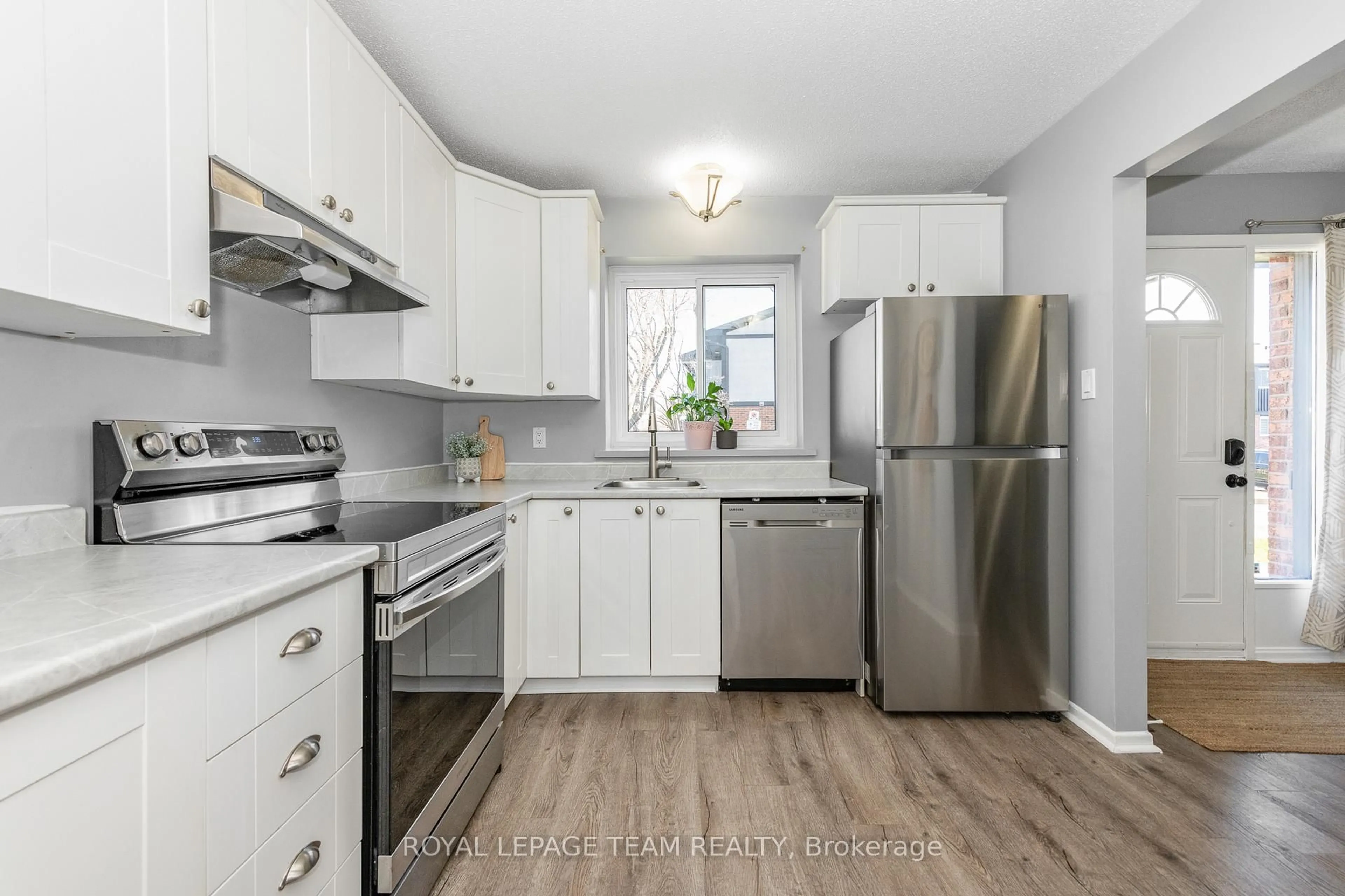 Standard kitchen, unknown for 420 Moodie Dr #A, Ottawa Ontario K2H 8A6