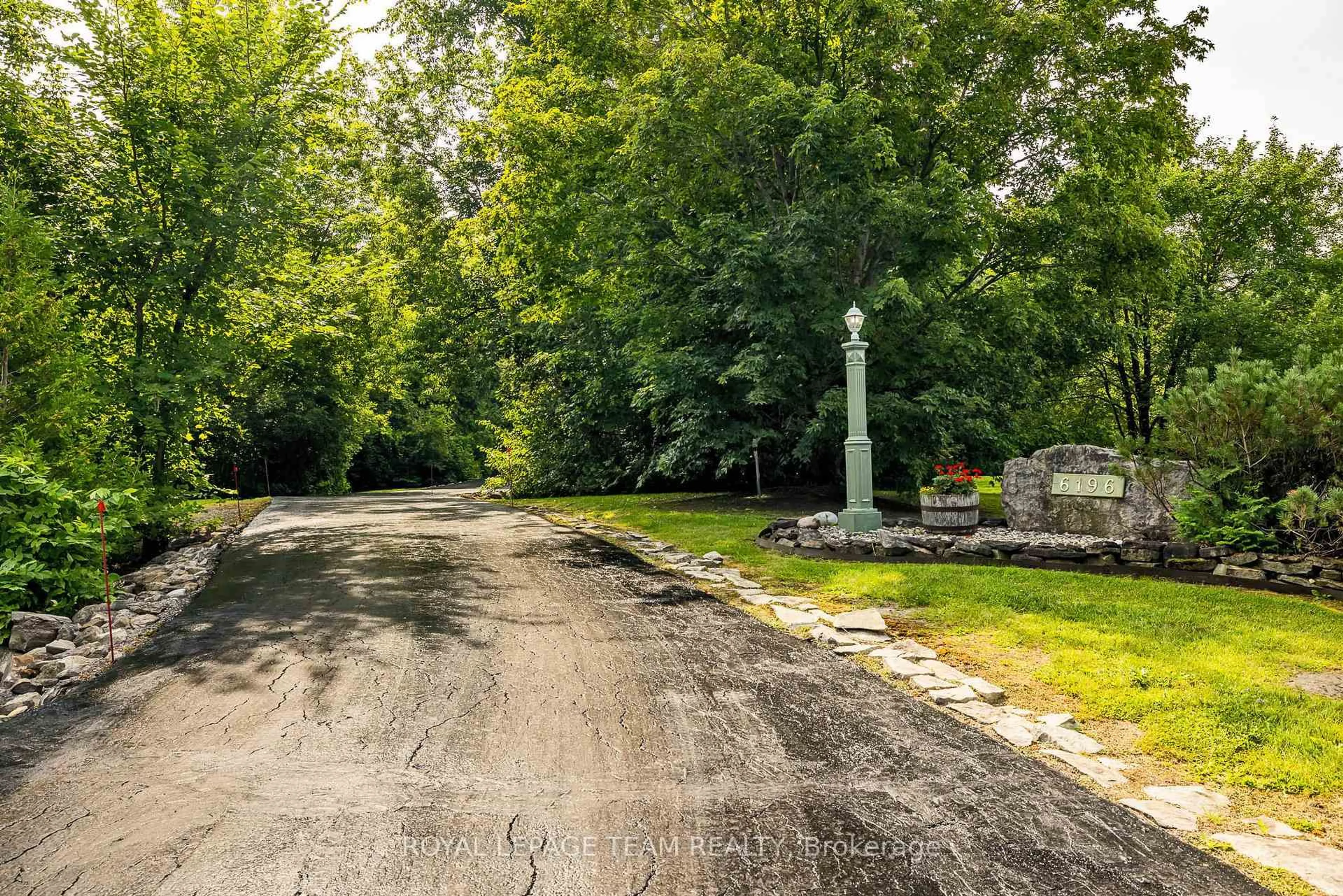 Patio, street for 6196 Deermeadow Dr, Ottawa Ontario K4P 1M9