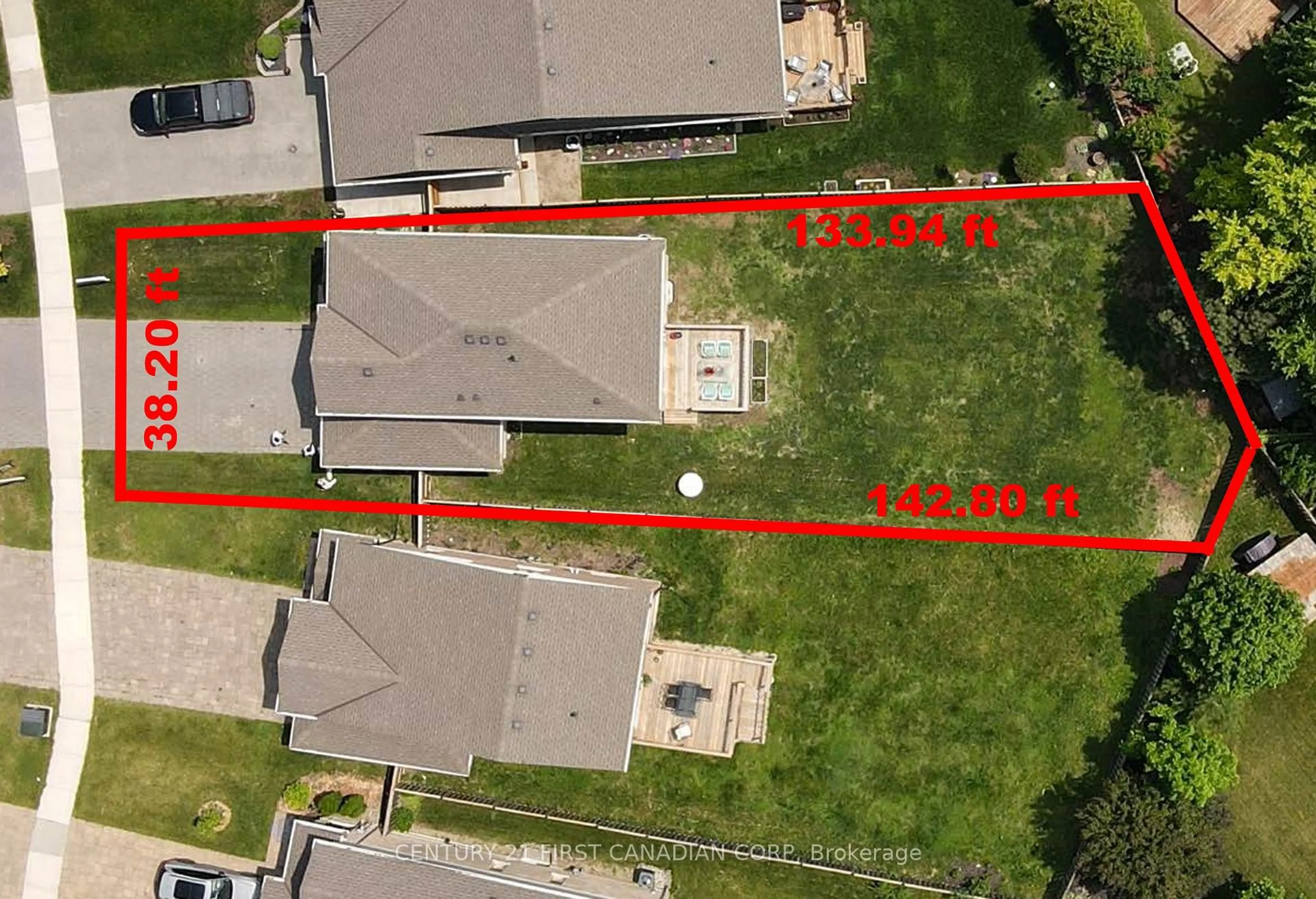 A pic from outside/outdoor area/front of a property/back of a property/a pic from drone, street for 1660 Beaverbrook Ave, London North Ontario N6H 0E3