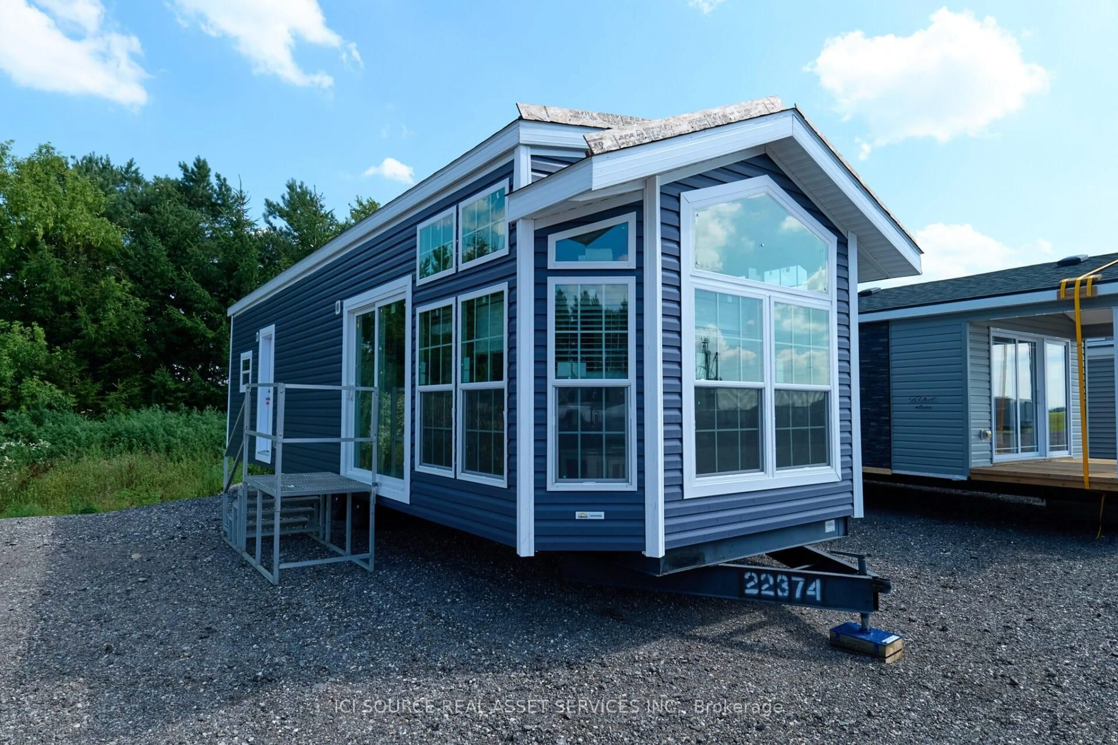 Home with vinyl exterior material, building for 1082 Shamrock Marina Rd #LGTHS, Gravenhurst Ontario P0E 1N0