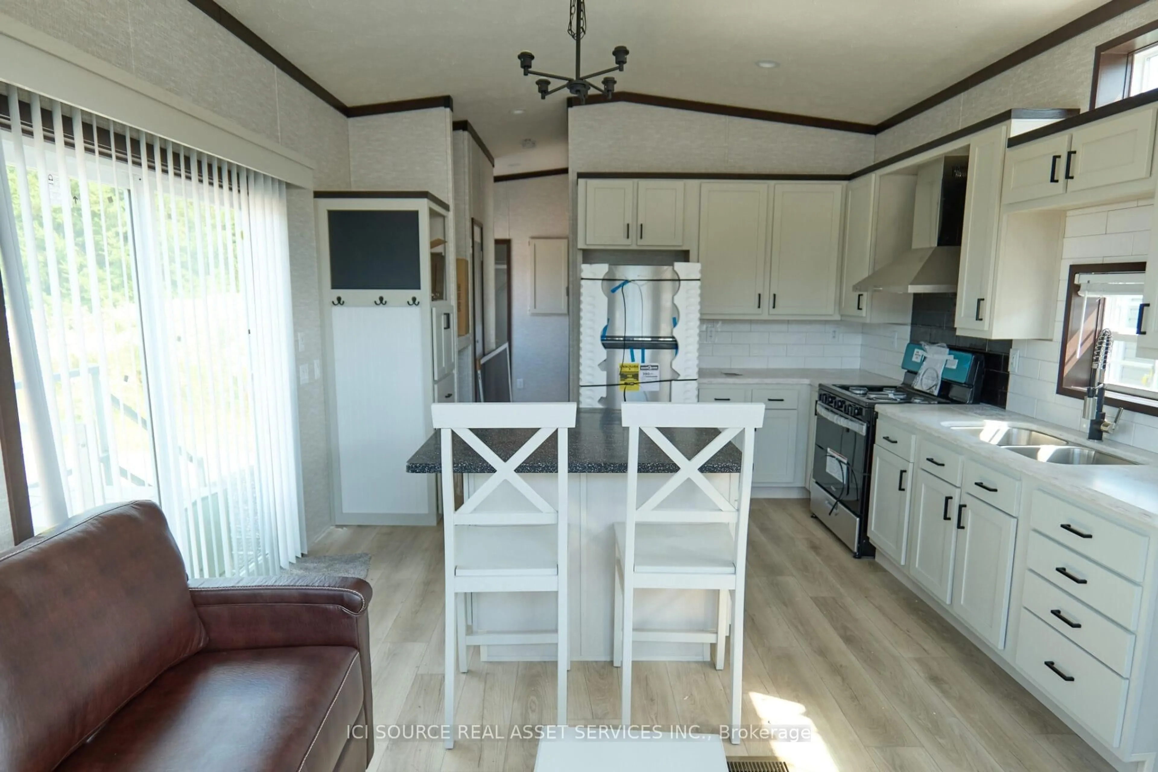 Open concept kitchen, unknown for 1082 Shamrock Marina Rd #LGTHS, Gravenhurst Ontario P0E 1N0