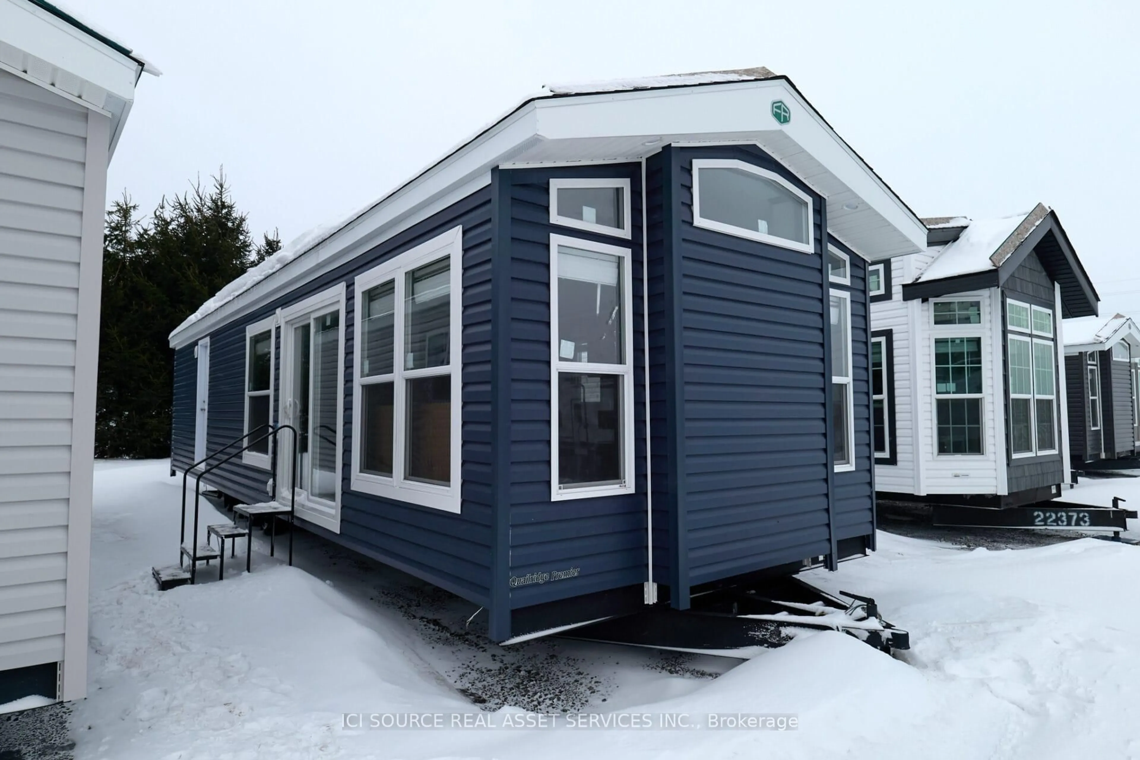 Home with vinyl exterior material, building for 1082 Shamrock Marina Rd #REDWD, Gravenhurst Ontario P0E 1N0