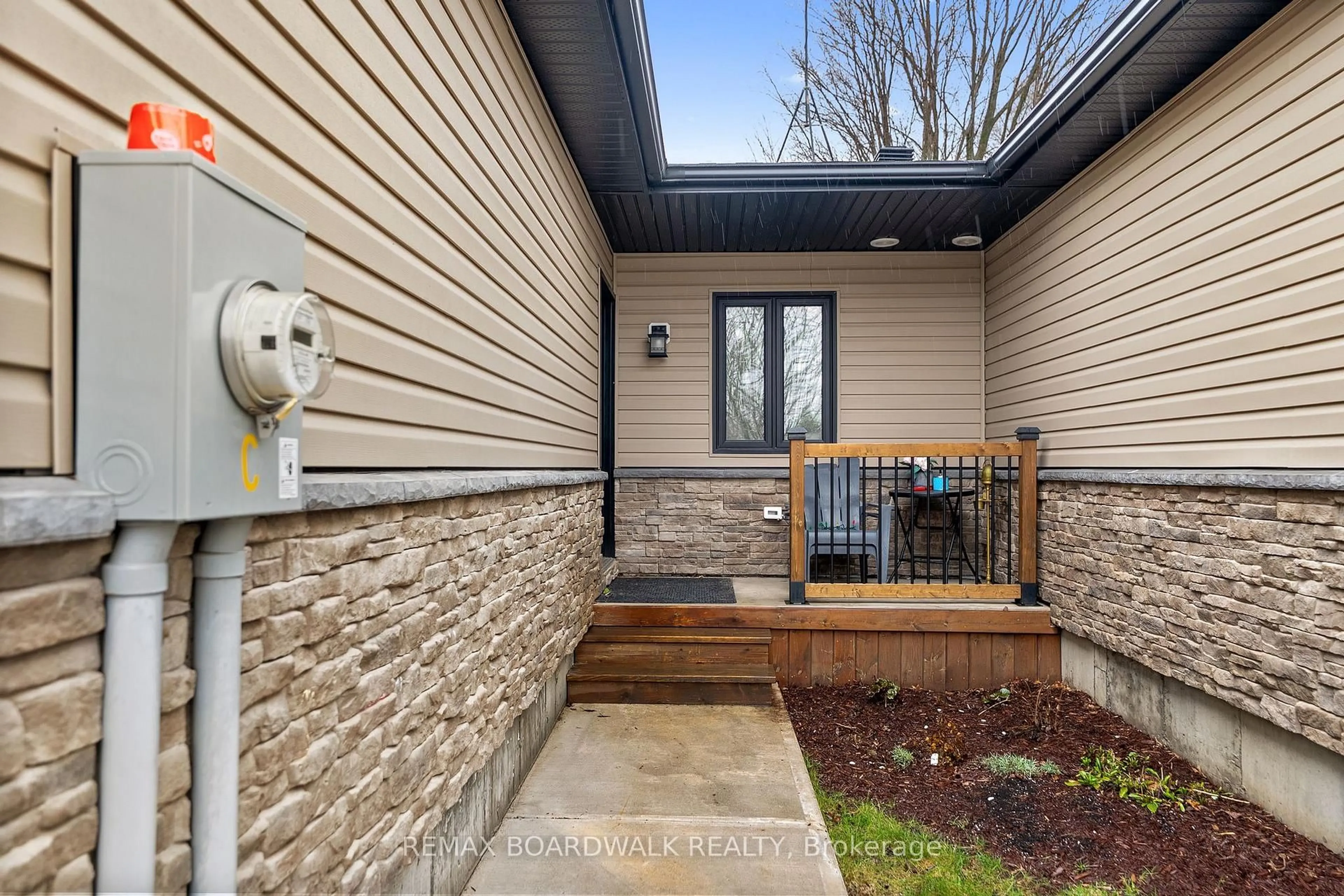 Unknown for 32 David St #C, Edwardsburgh/Cardinal Ontario K0E 1X0