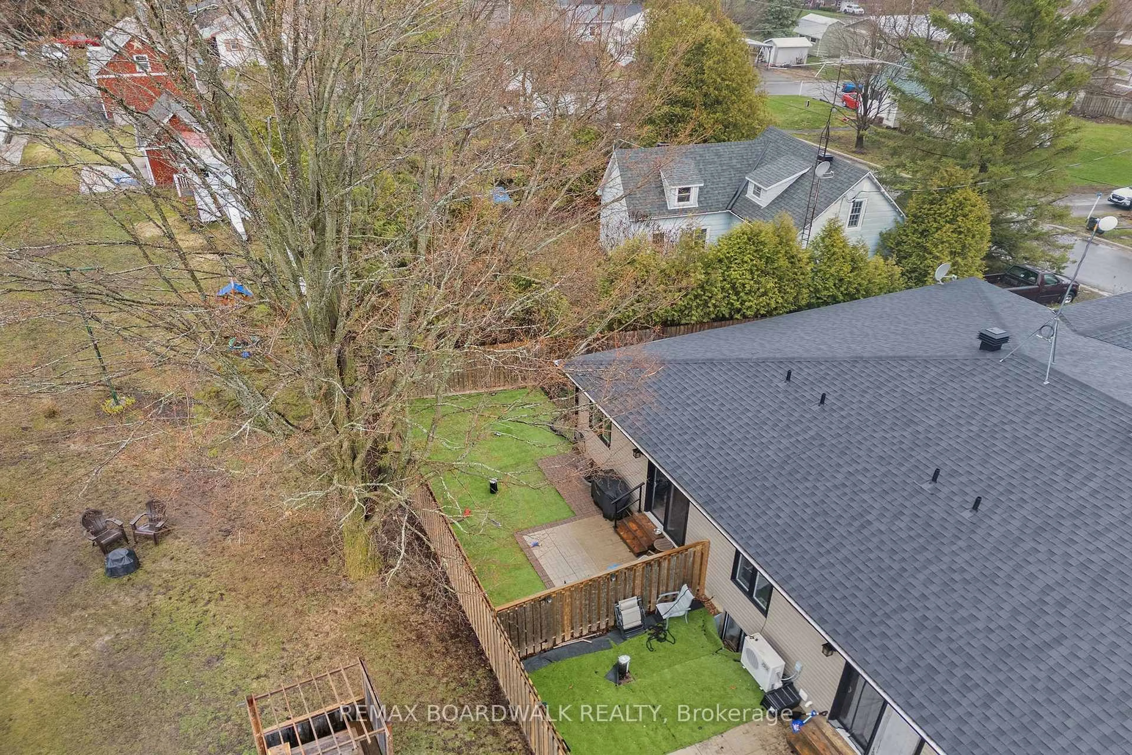 A pic from outside/outdoor area/front of a property/back of a property/a pic from drone, city buildings view from balcony for 32 David St #D, Edwardsburgh/Cardinal Ontario K0E 1X0