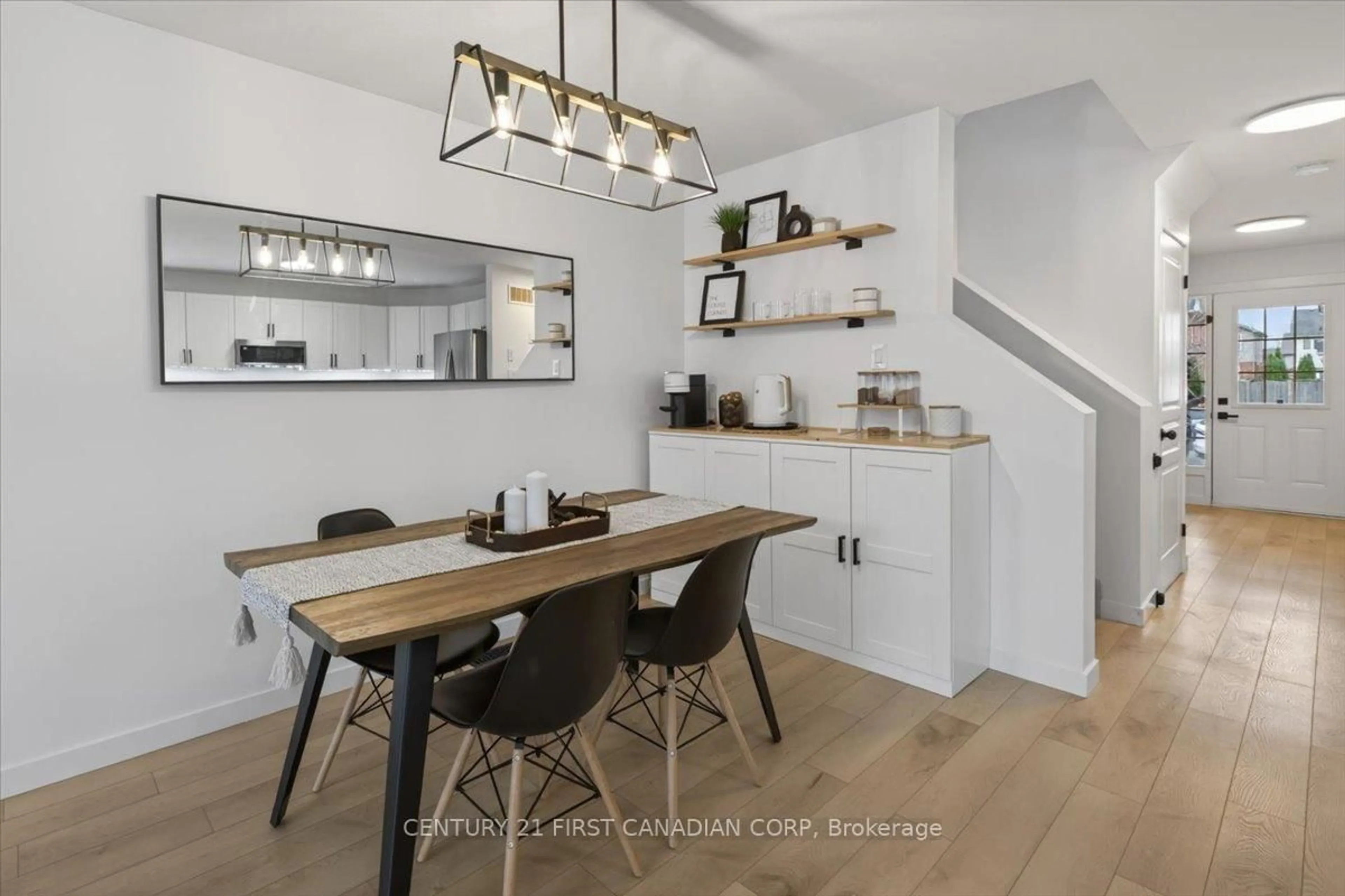 Open concept kitchen, unknown for 932 Silverfox Cres, London North Ontario N6G 5B6