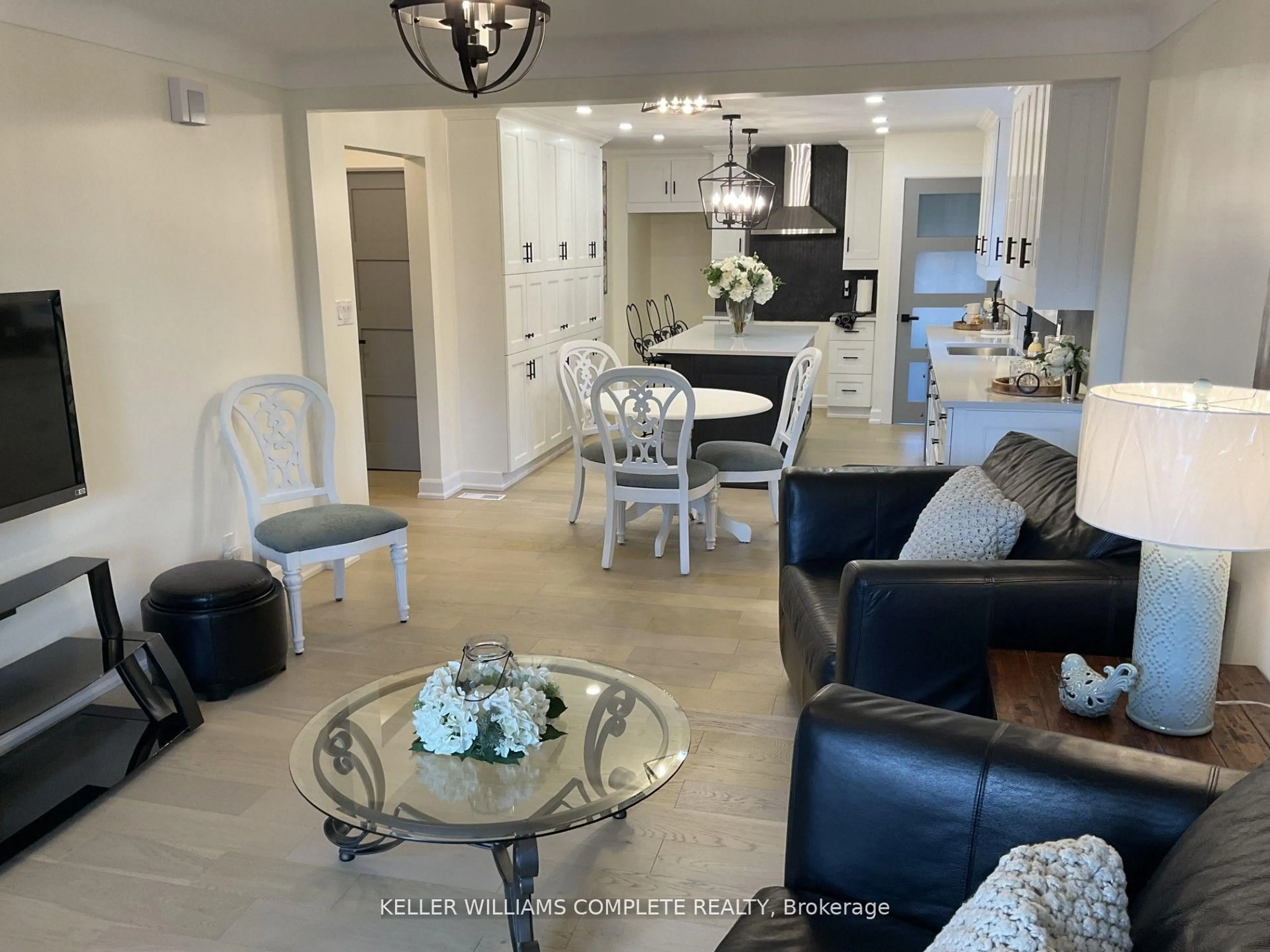 Living room with furniture, unknown for 225 Henrietta St, Fort Erie Ontario L2A 2K6