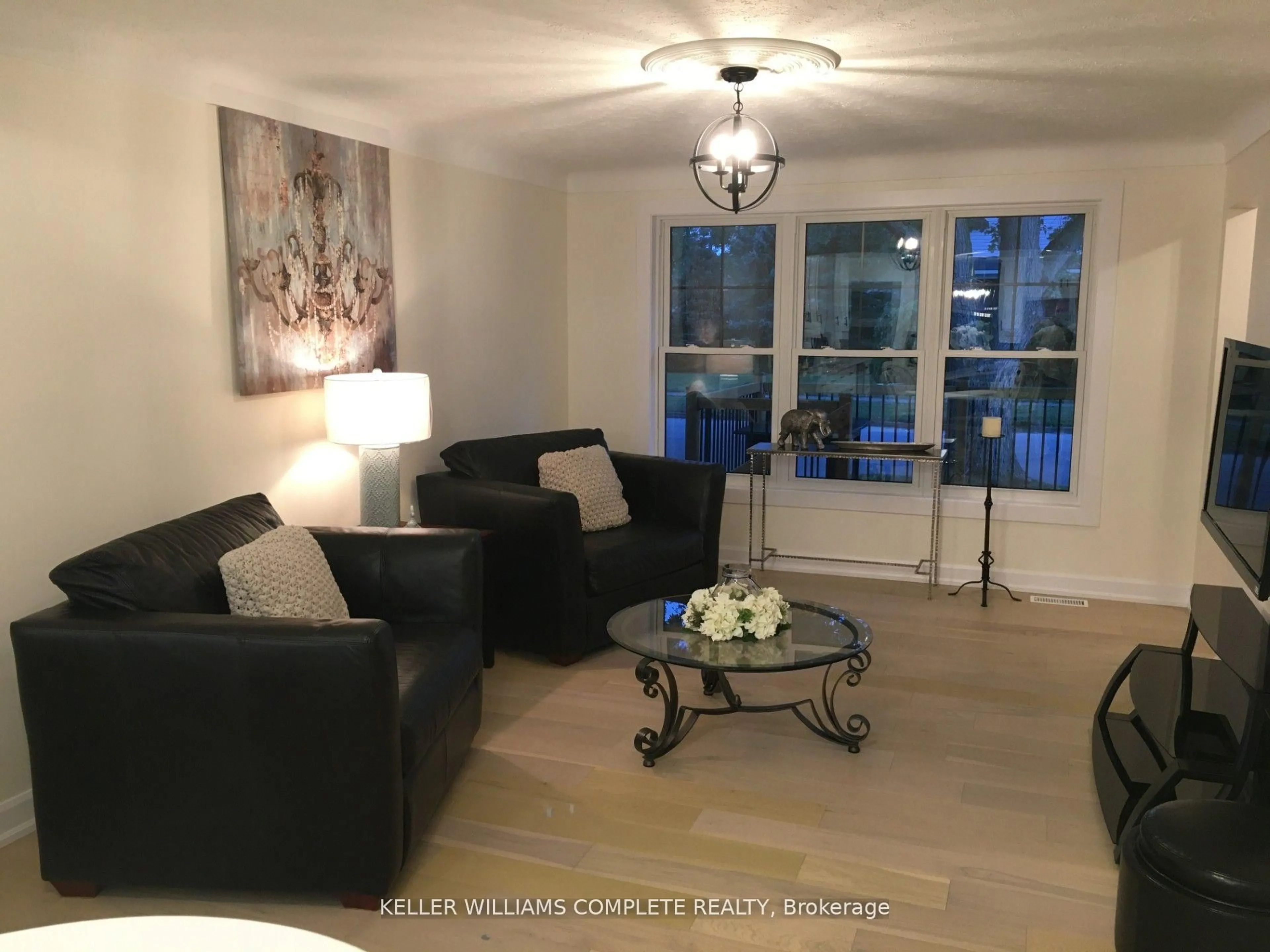 Living room with furniture, unknown for 225 Henrietta St, Fort Erie Ontario L2A 2K6