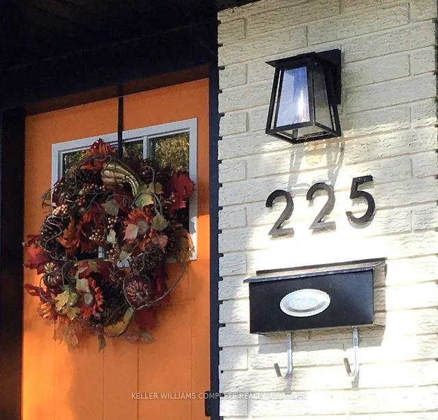 225 Henrietta St, Fort Erie 2
